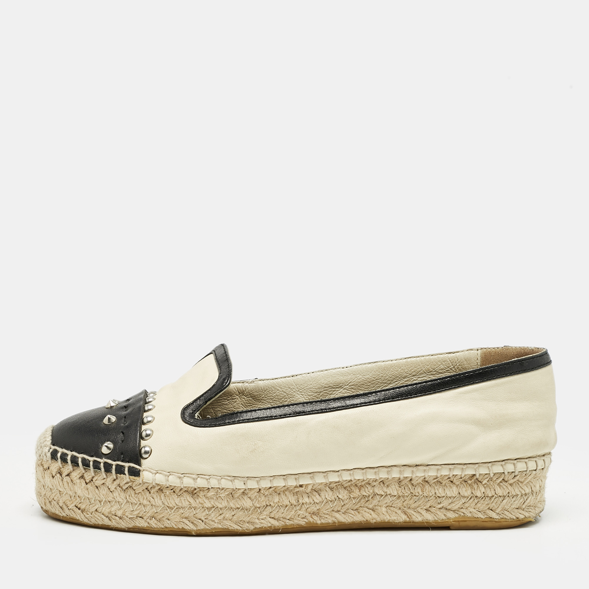 Alexander McQueen Beige/Black Leather Studded Espadrille Flats Size
Alexander McQueen Beige/Black Leather Studded Espadrille Flats Size