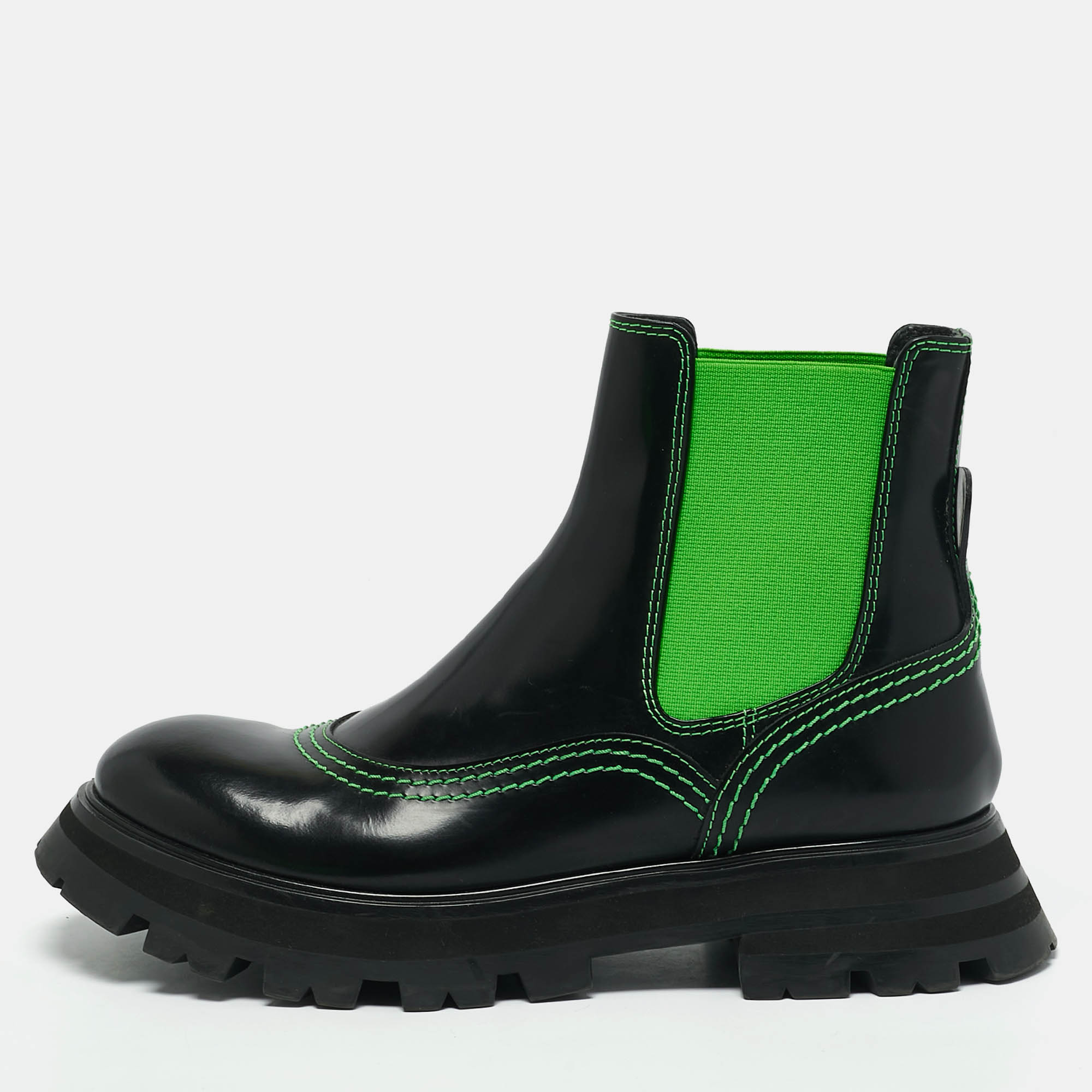 Alexander McQueen Black/Green Leather Wander Chelsea Ankle Length Boots Size
Alexander McQueen Black/Green Leather Wander Chelsea Ankle Length Boots Size