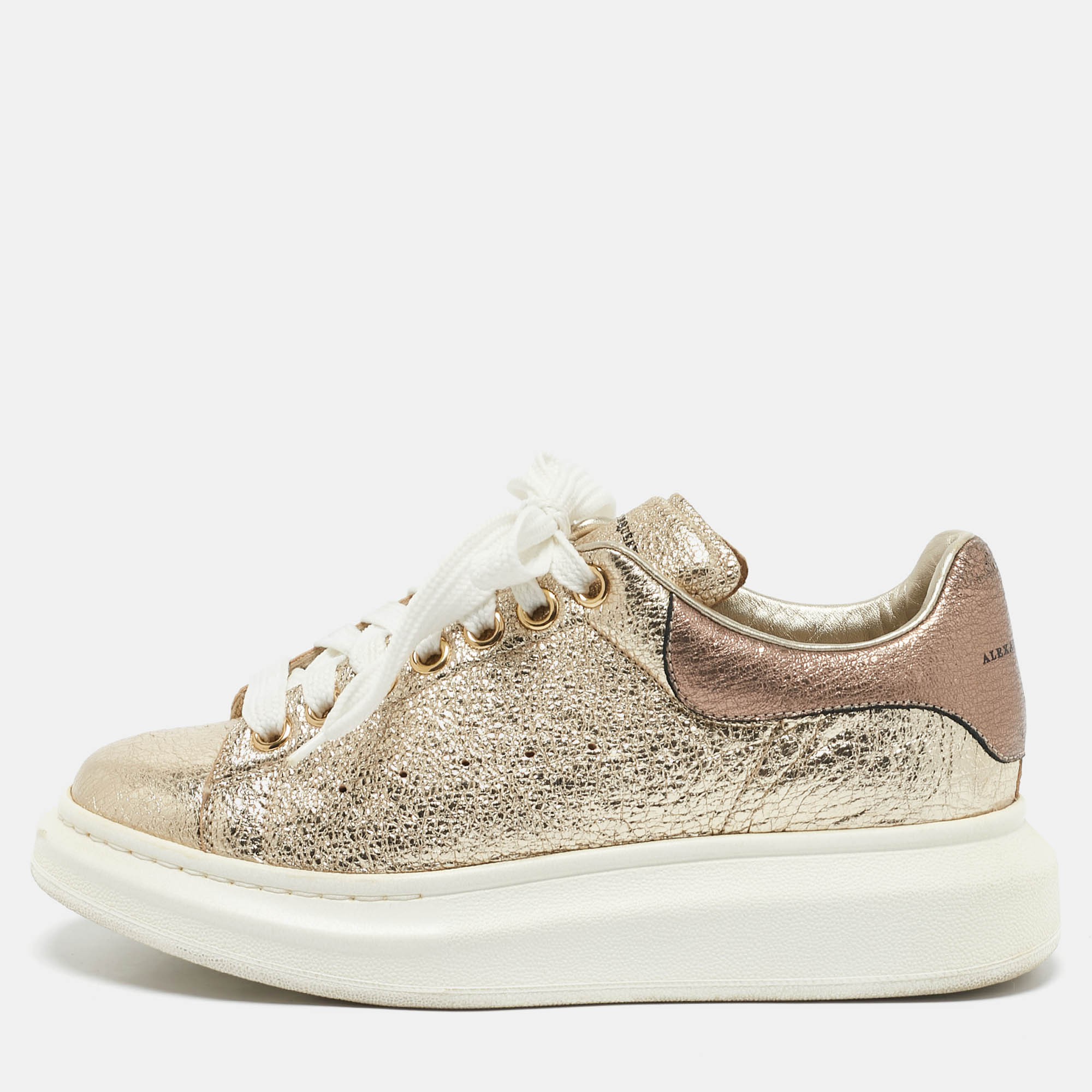 Alexander McQueen Gold Foil Leather Oversized Low Top Sneakers Size 39..5
Alexander McQueen Gold Foil Leather Oversized Low Top Sneakers Size 39..5