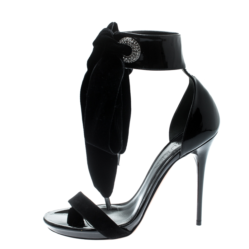 Alexander McQueen Black Patent Leather And Suede Ankle Tie Open Toe Sandals Size
Alexander McQueen Black Patent Leather And Suede Ankle Tie Open Toe Sandals Size