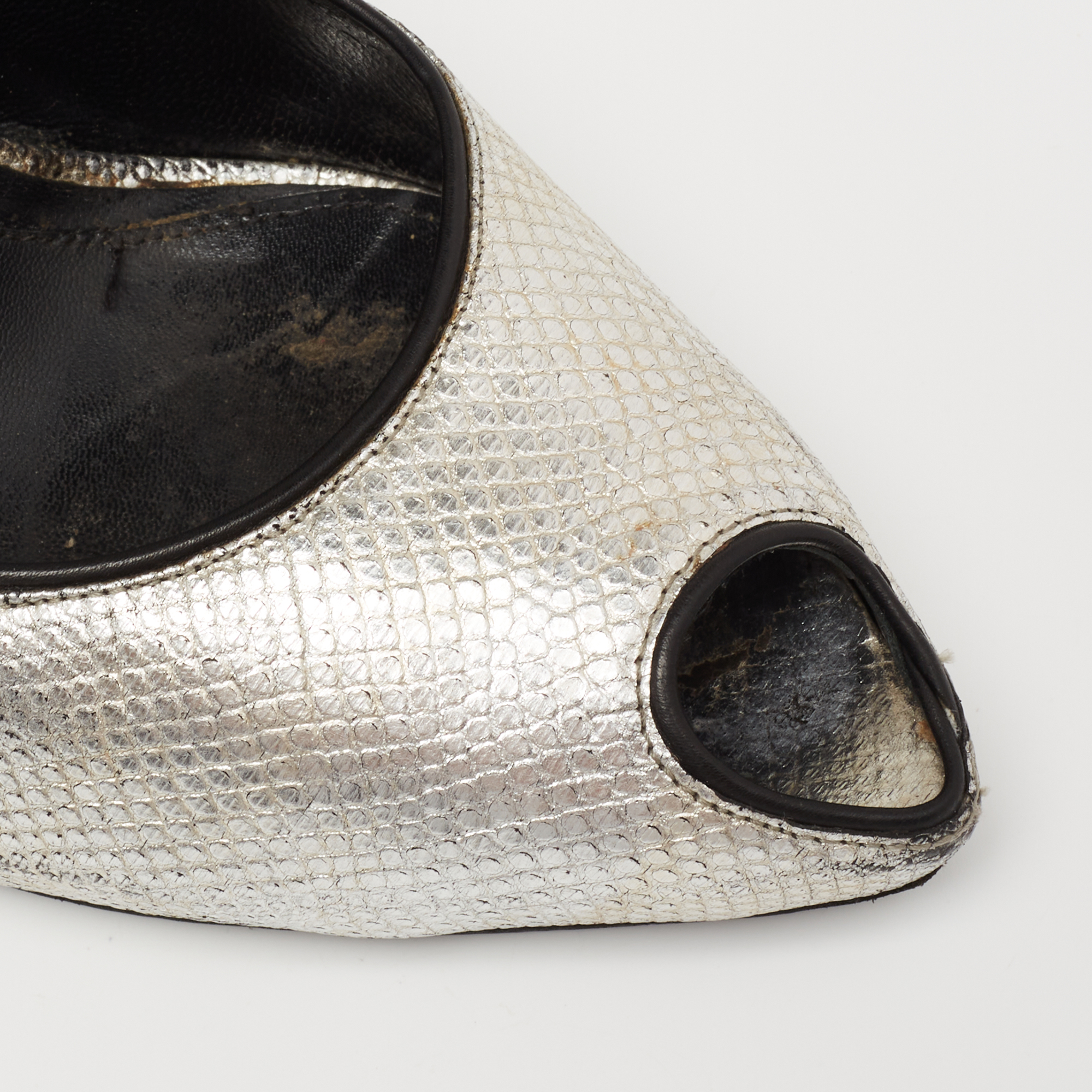 Alexander McQueen Silver Lizard Embossed Leather Peep-Toe Pumps Size 37.5