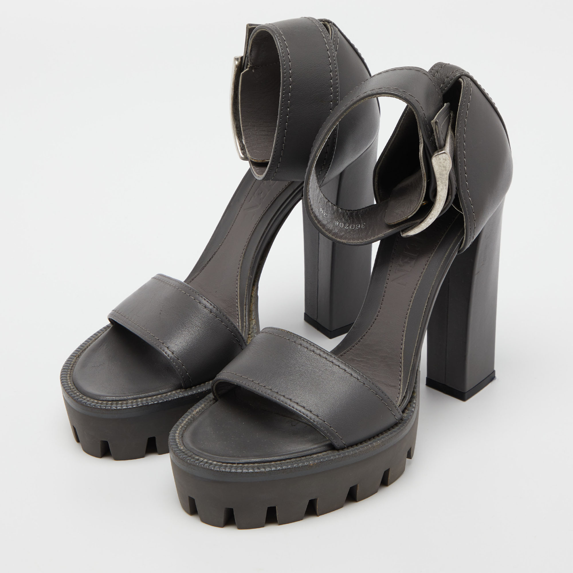 Alexander McQueen Grey Leather Ankle Strap Platform Sandals Size
Alexander McQueen Grey Leather Ankle Strap Platform Sandals Size