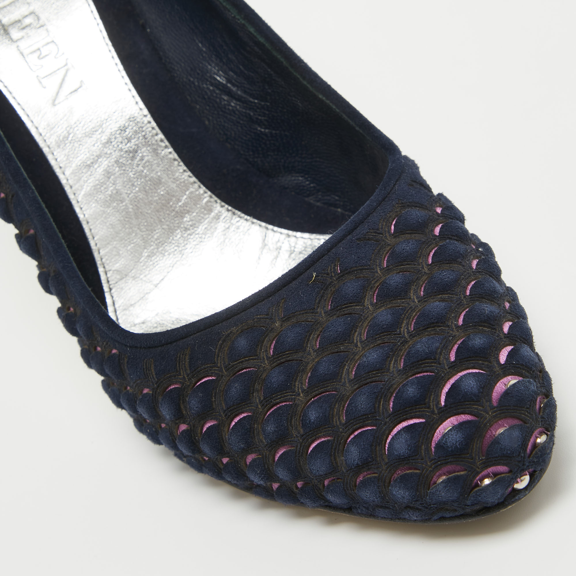 Alexander McQueen Navy Blue/Pink Laser Cut Suede And Studded Satin Round Toe Pumps Size 37.5