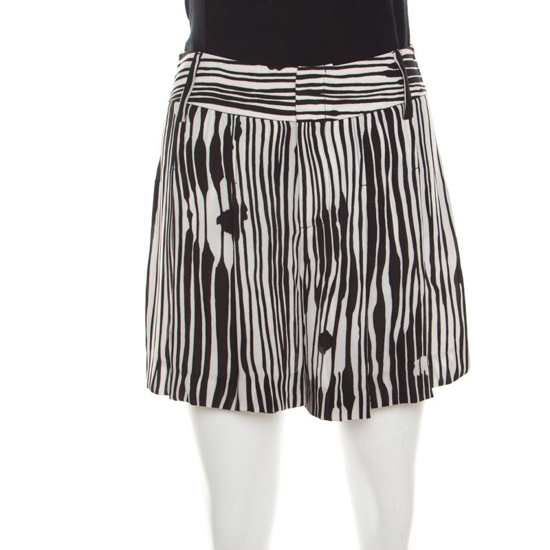 Image of Alice + Olivia Monochrome Stripe Printed Crepe Pleated Shorts S