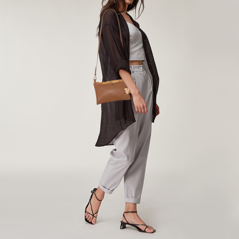 Alviero Martini 1A Classe Tan Geo Print Coated Canvas and Leather Zip Shoulder Bag
Alviero Martini 1A Classe Tan Geo Print Coated Canvas and Leather Zip Shoulder Bag