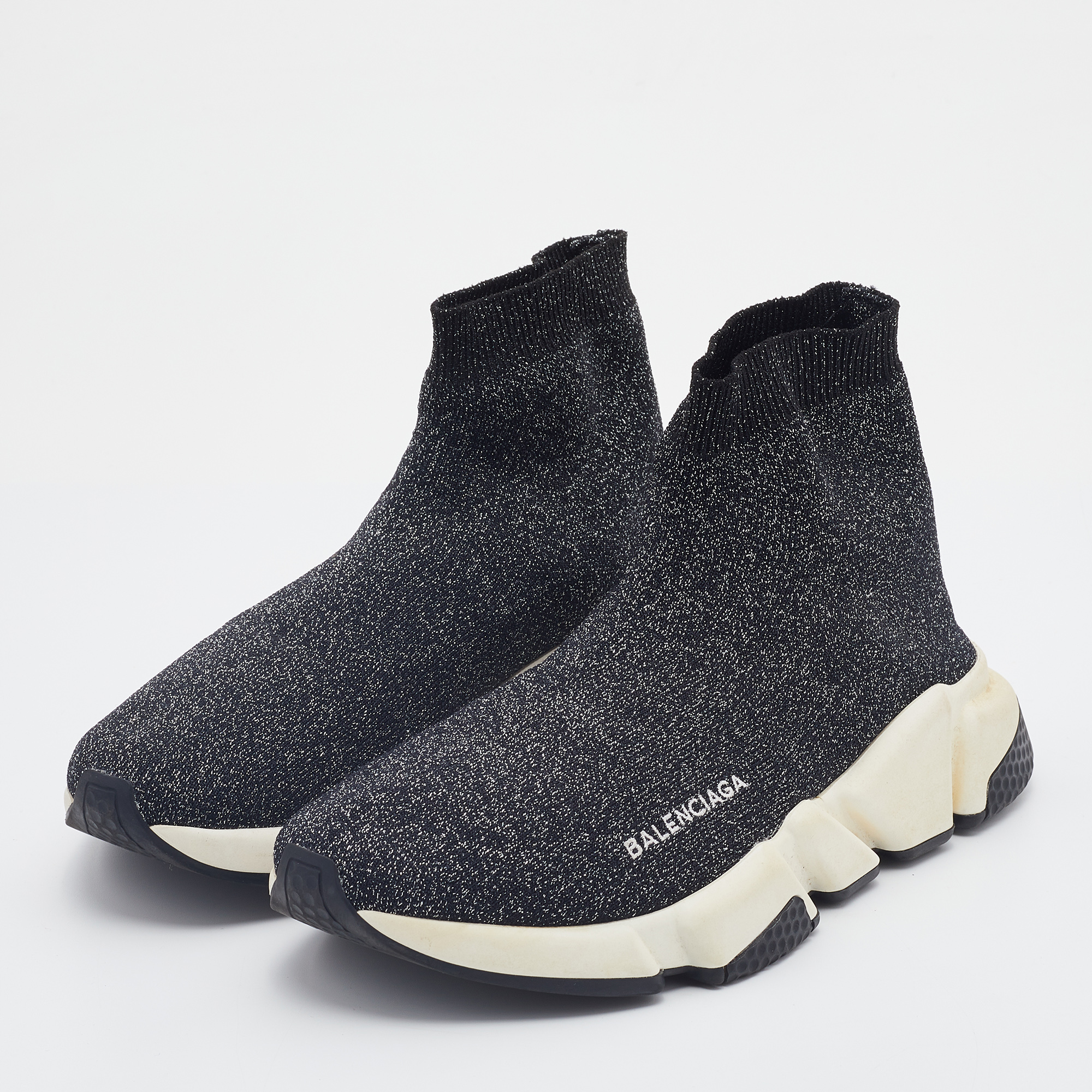 Balenciaga Grey/Silver Glitter Knit Fabric Speed Trainer High-Top Sneakers Size
Balenciaga Grey/Silver Glitter Knit Fabric Speed Trainer High-Top Sneakers Size
