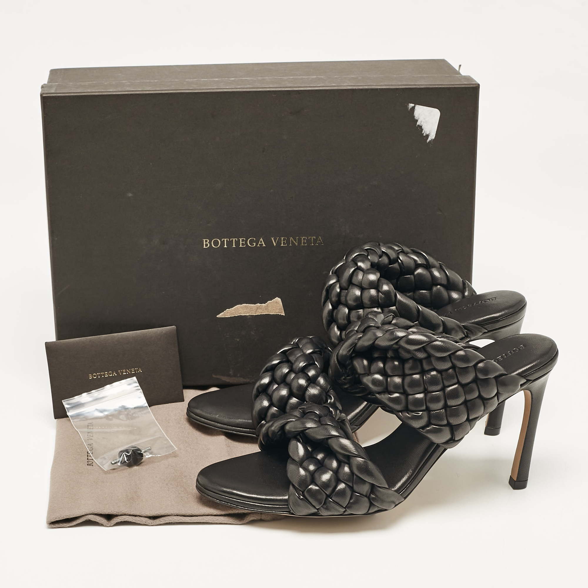 Bottega Veneta Black Leather Intrecciato Slide Sandals Size 38.5