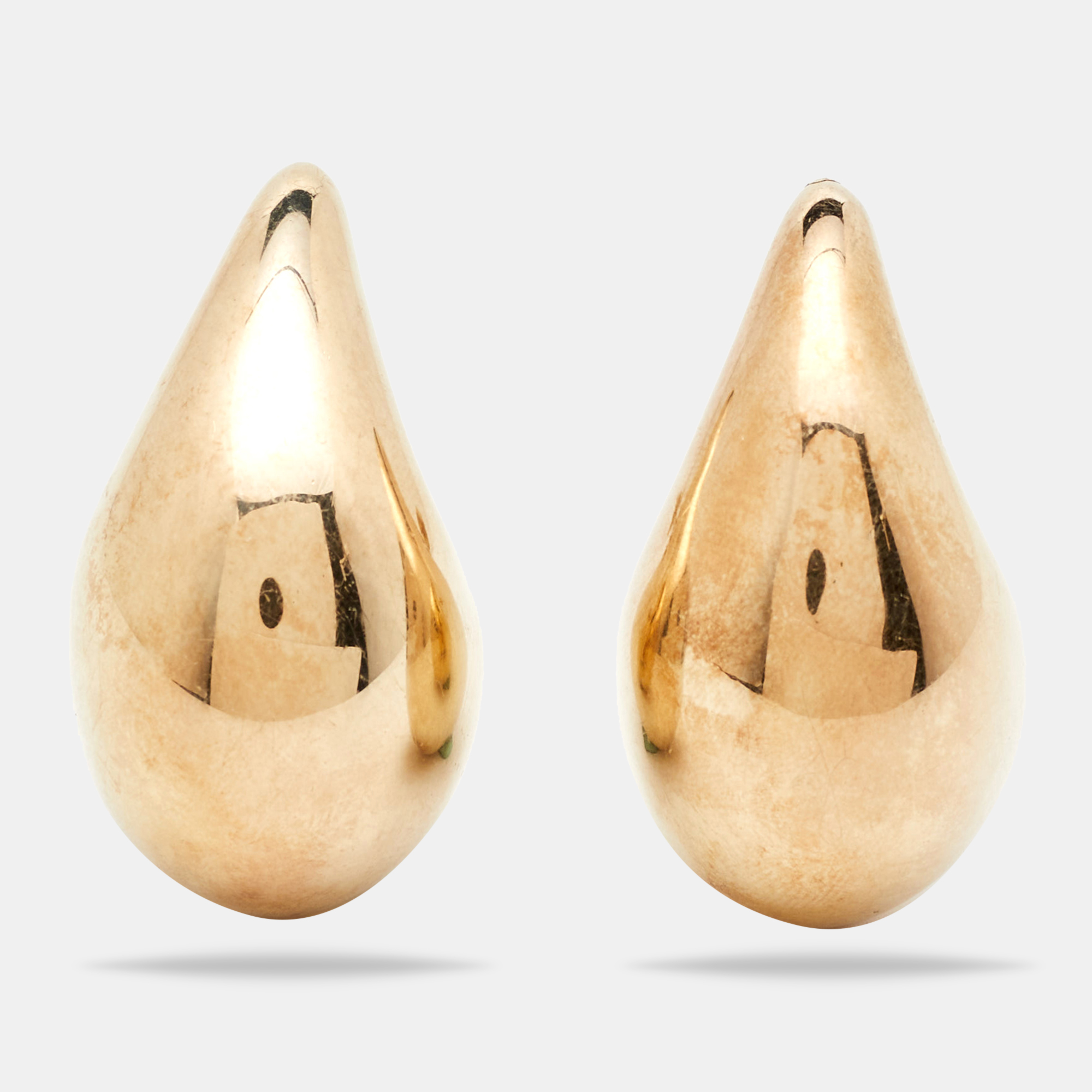 Bottega Veneta Large Drop Shape Gold Finish Sterling Silver Stud Earrings
Bottega Veneta Large Drop Shape Gold Finish Sterling Silver Stud Earrings
