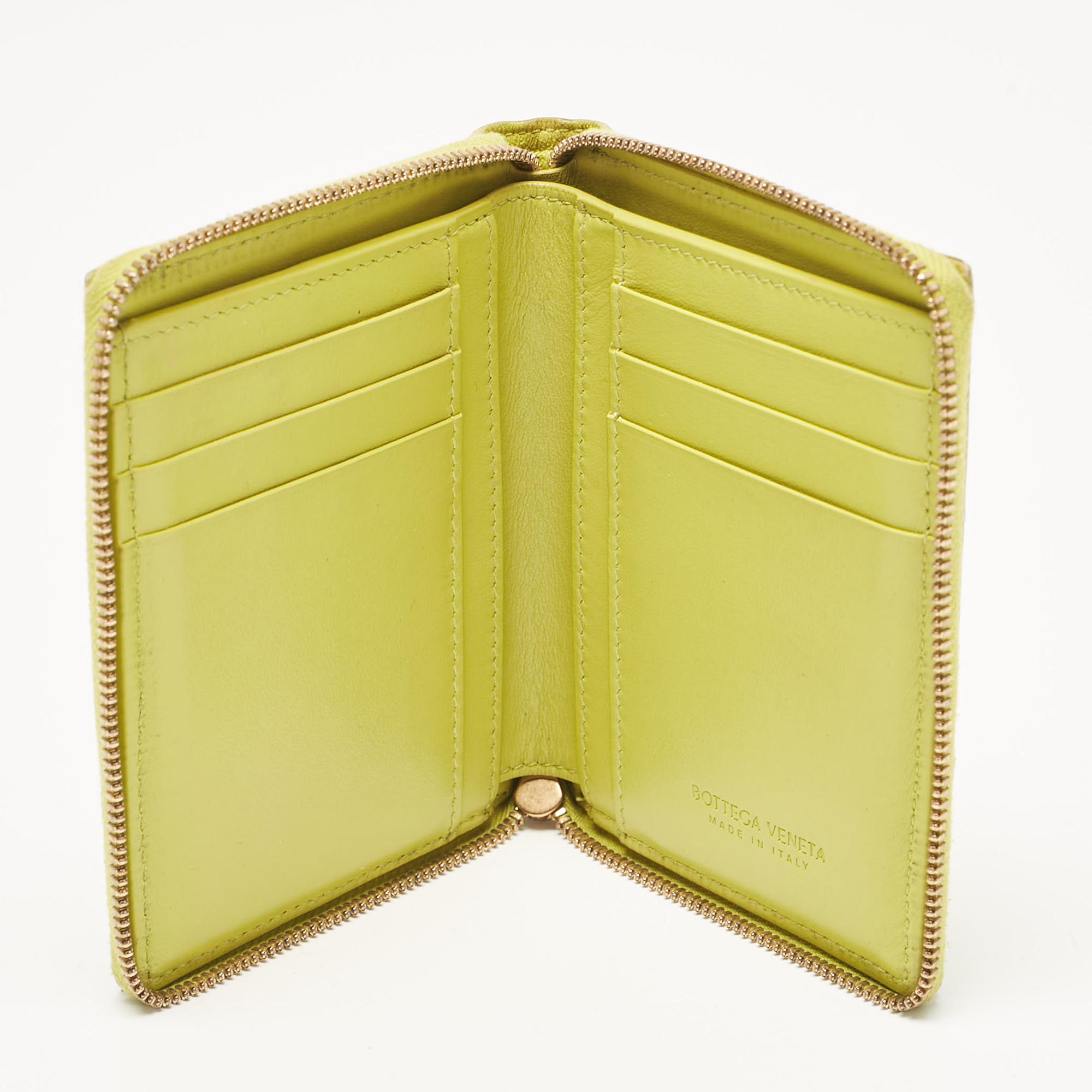 Bottega Veneta Green Intrecciato Leather Cassette Zip Around Wallet