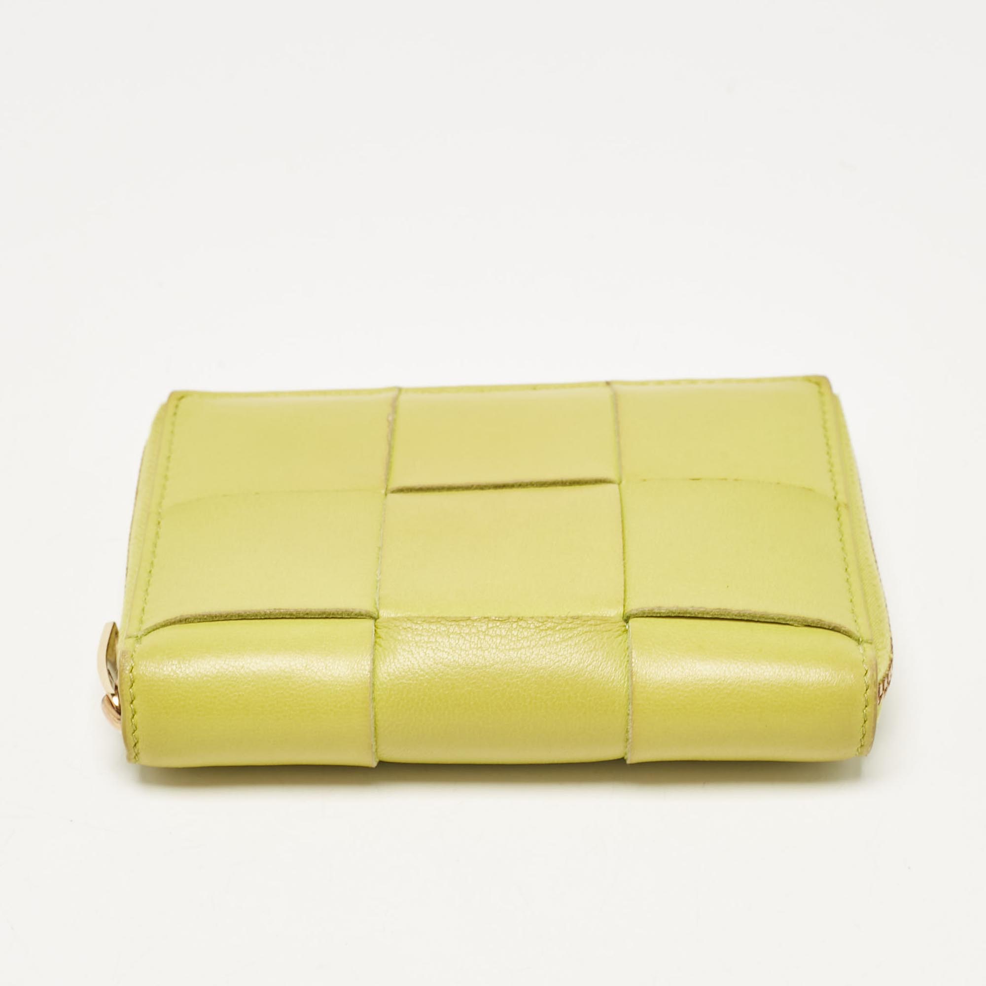 Bottega Veneta Green Intrecciato Leather Cassette Zip Around Wallet