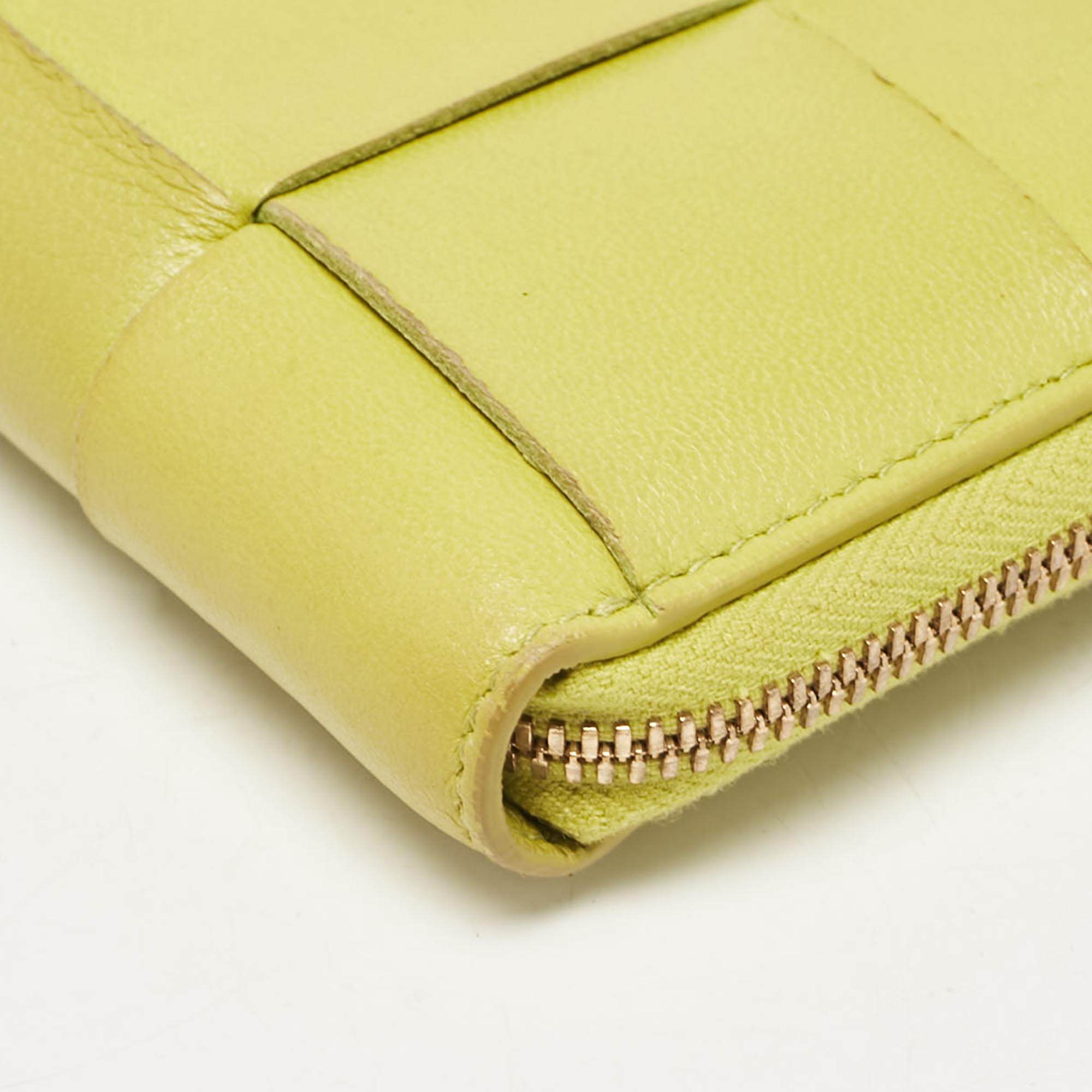 Bottega Veneta Green Intrecciato Leather Cassette Zip Around Wallet