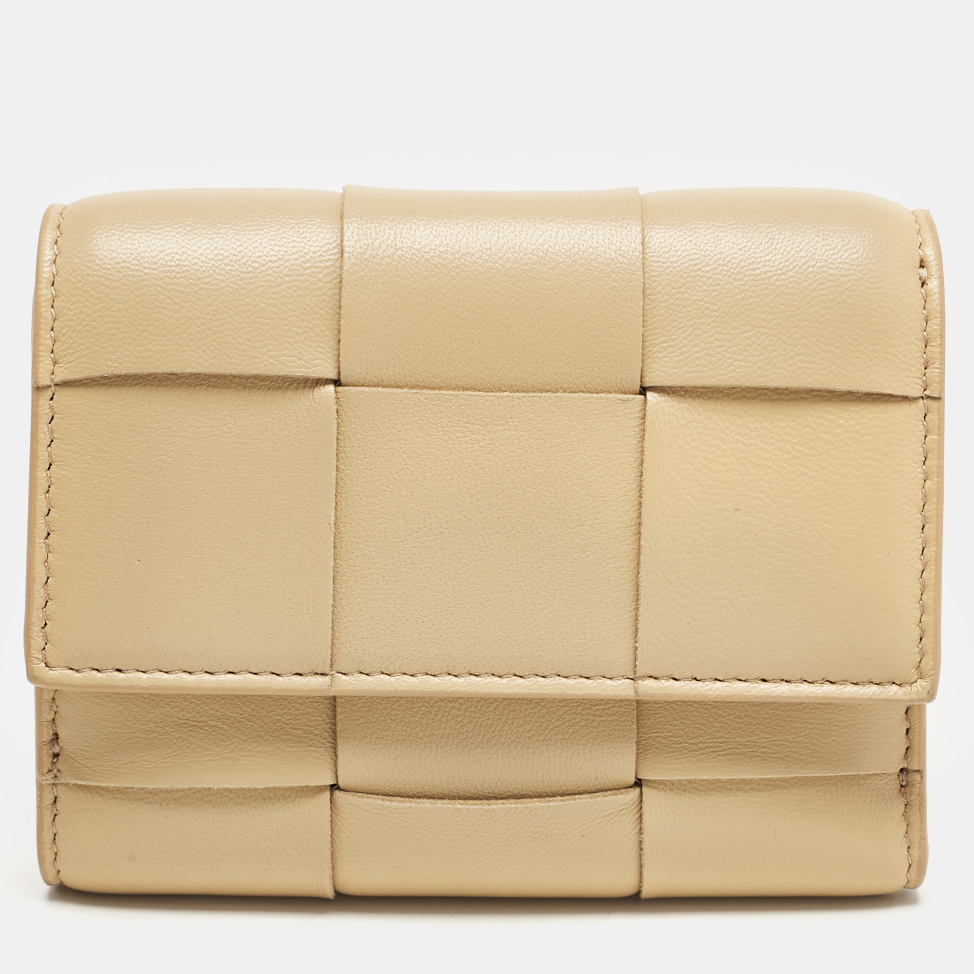 Bottega Veneta Beige Leather Intrecciato Cassette Zip Trifold Wallet
Bottega Veneta Beige Leather Intrecciato Cassette Zip Trifold Wallet