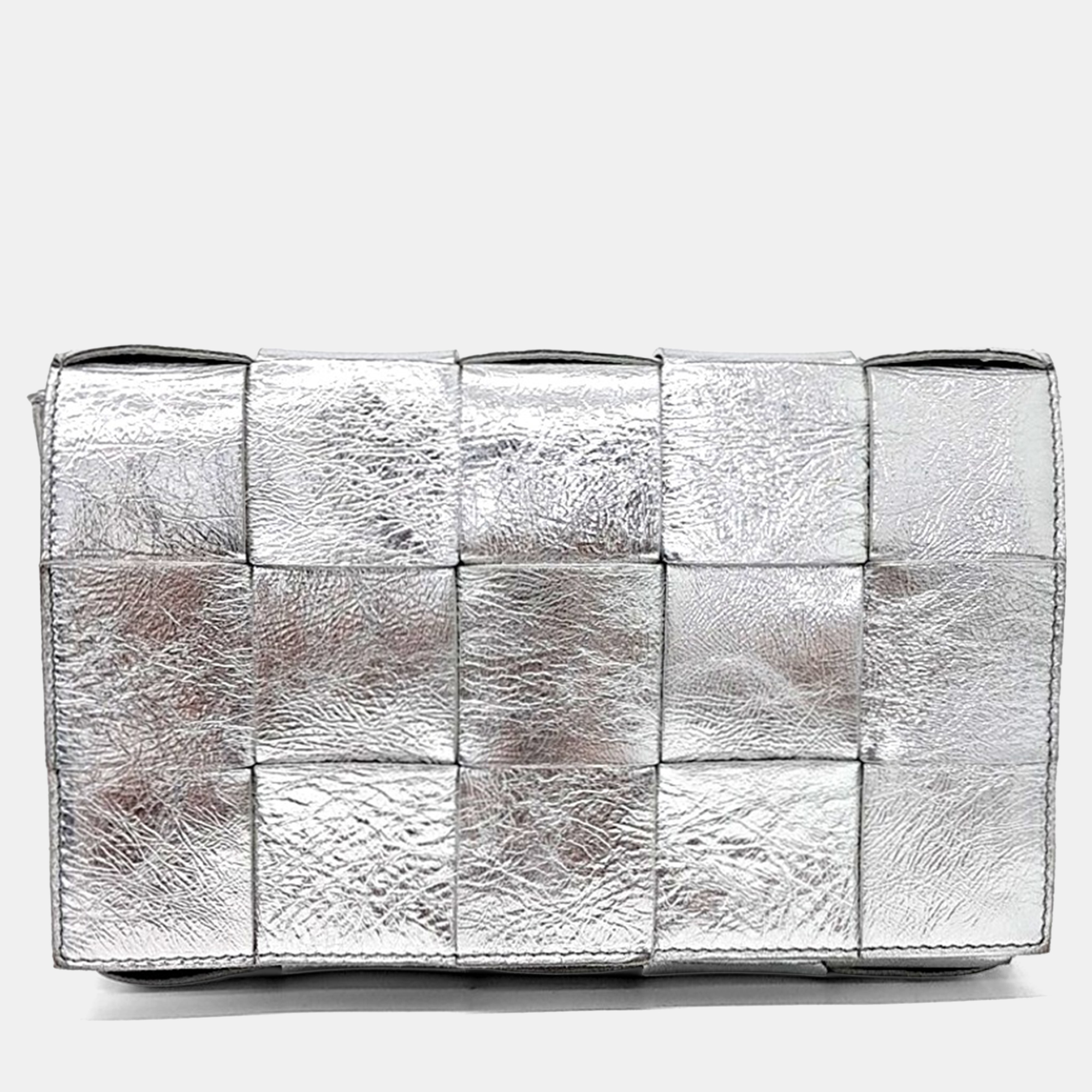 Bottega Veneta Silver Leather Cassette Bag
Bottega Veneta Silver Leather Cassette Bag