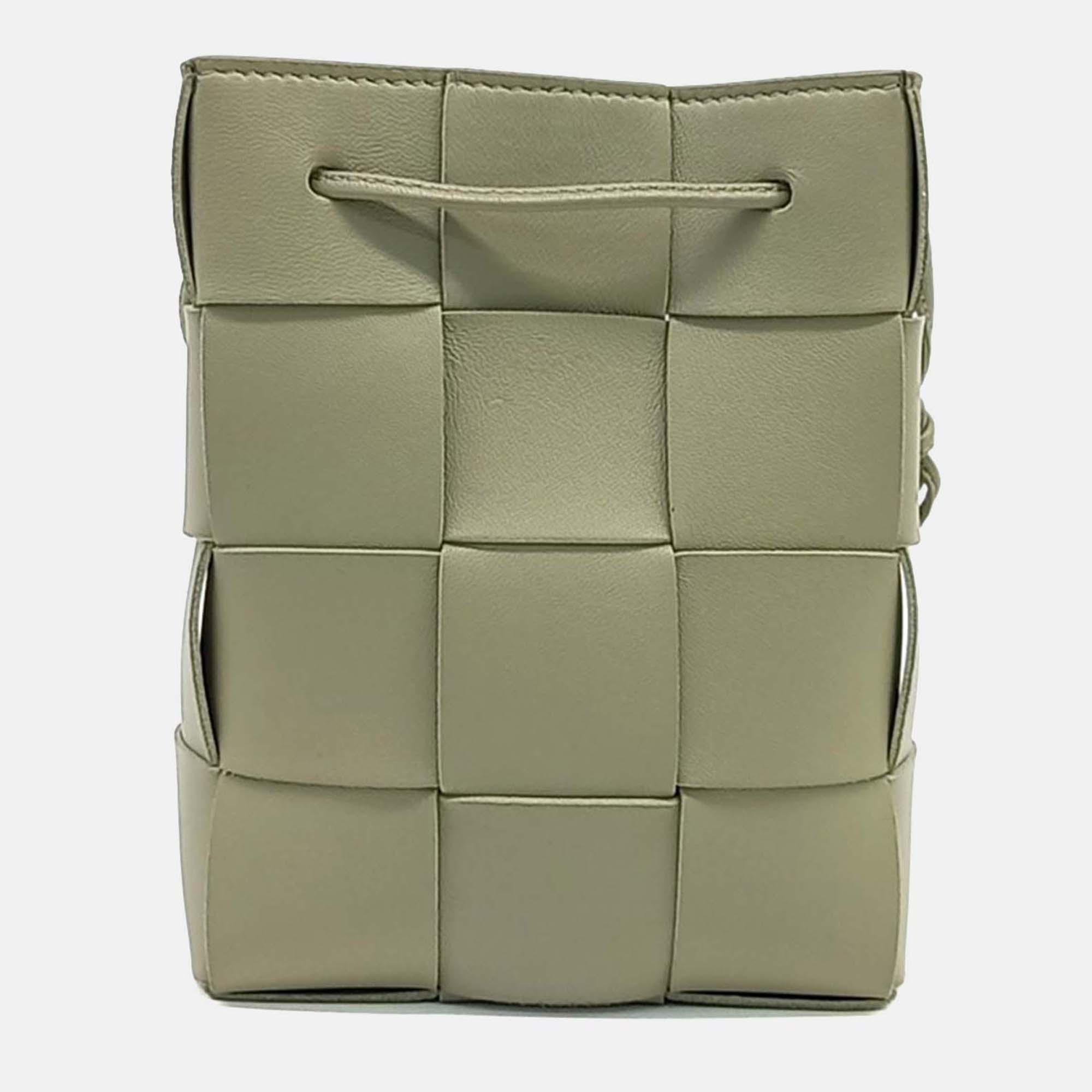 Bottega Veneta Green Leather Cassette Bucket Bag
Bottega Veneta Green Leather Cassette Bucket Bag