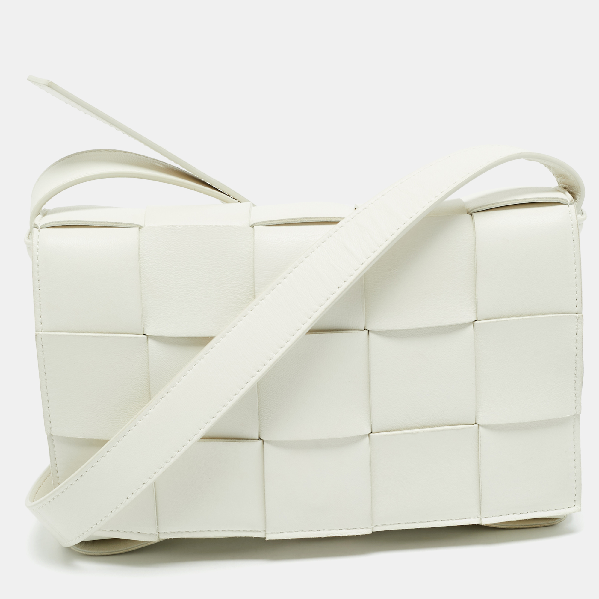 Bottega Veneta Cassette White Intrecciato Leather Shoulder Bag
Bottega Veneta Cassette White Intrecciato Leather Shoulder Bag
