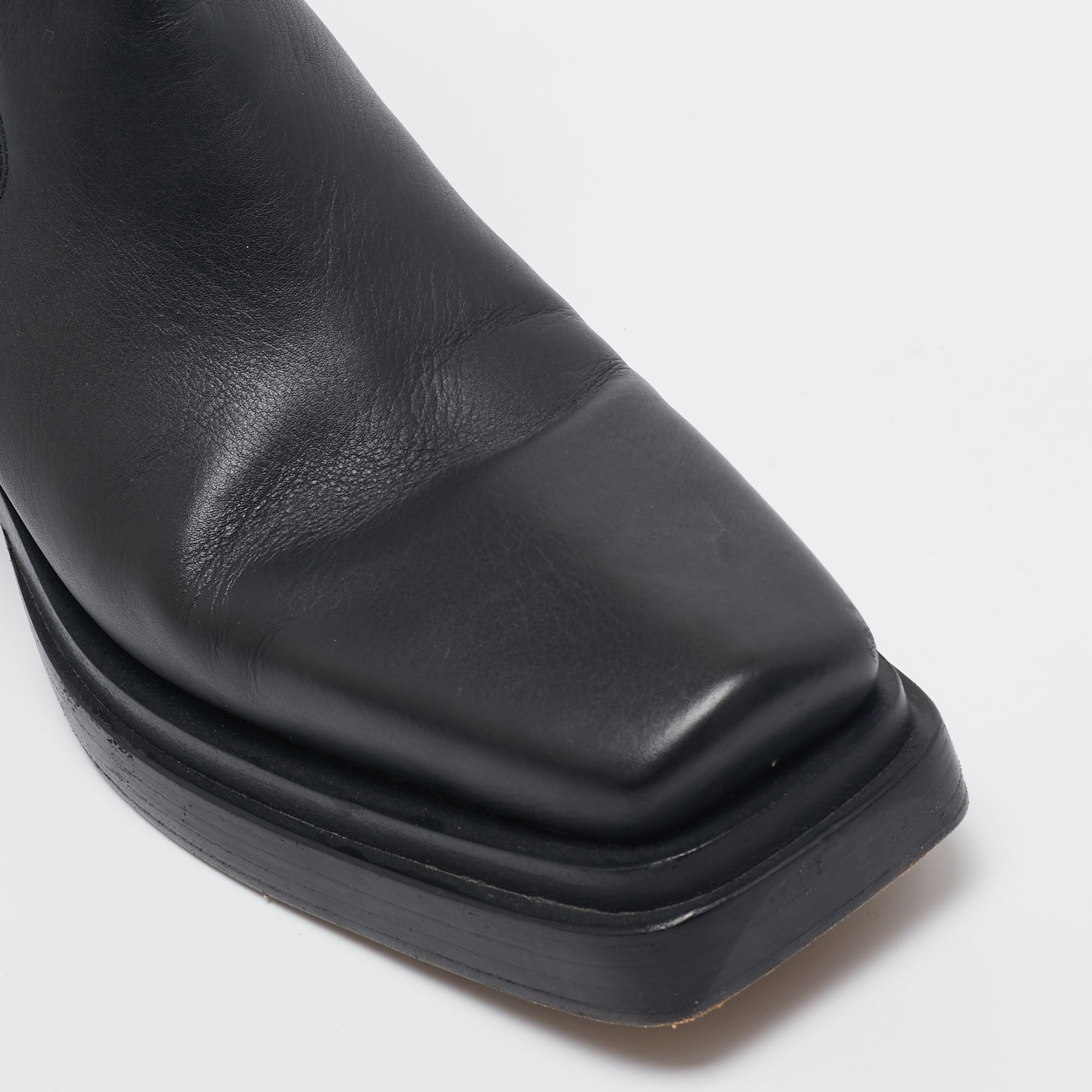 Bottega Veneta Black Leather Chelsea Boots Size 37.5