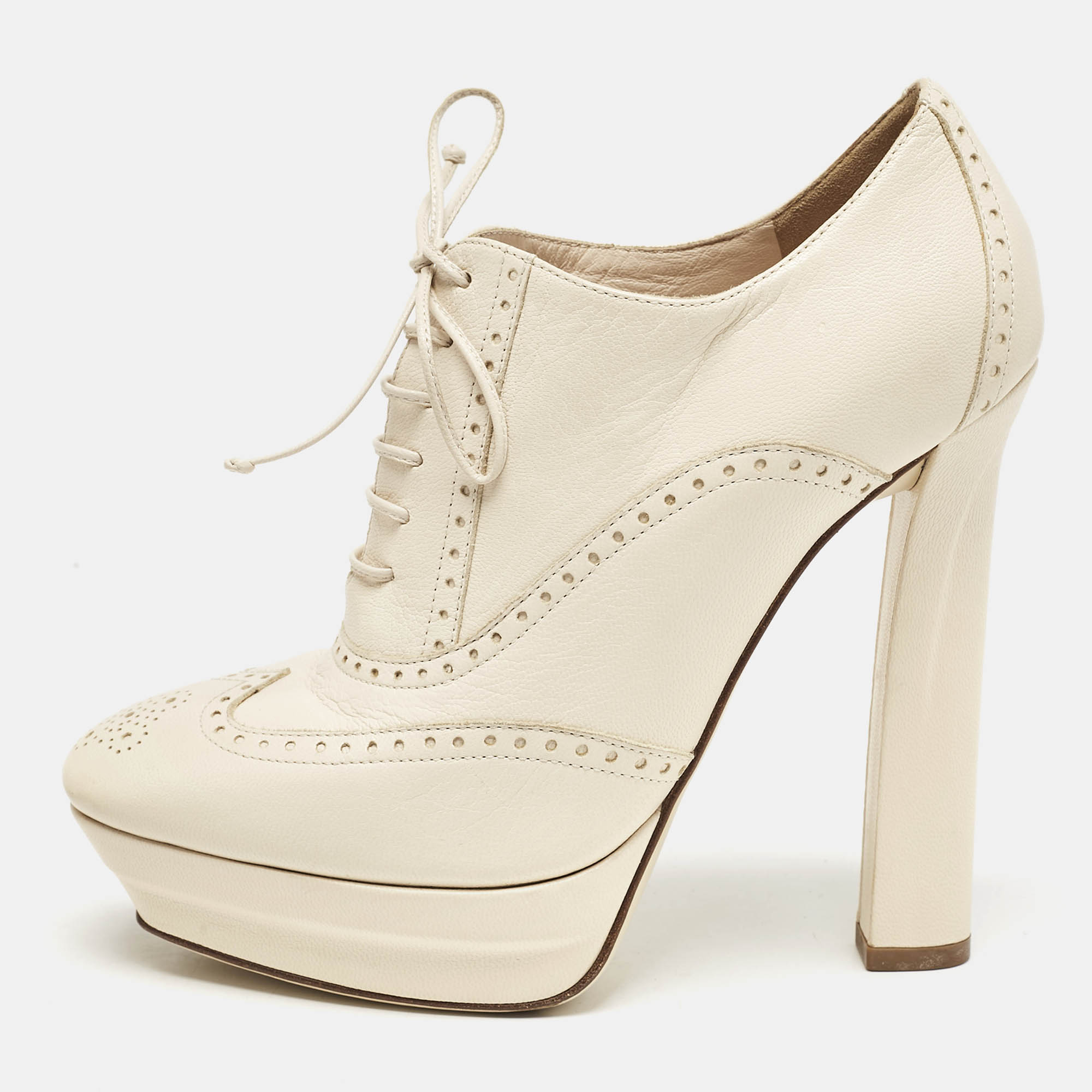 Bottega Veneta Cream Brogue Leather Oxford Platform Booties Size
Bottega Veneta Cream Brogue Leather Oxford Platform Booties Size