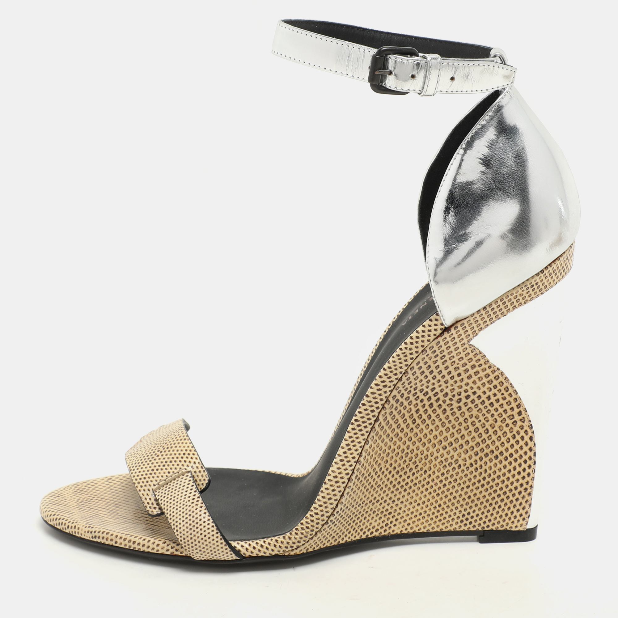 Bottega Veneta Silver Foil Leather and Karung Leather Ankle Strap Wedge Sandals Size 40
Bottega Veneta Silver Foil Leather and Karung Leather Ankle Strap Wedge Sandals Size 40