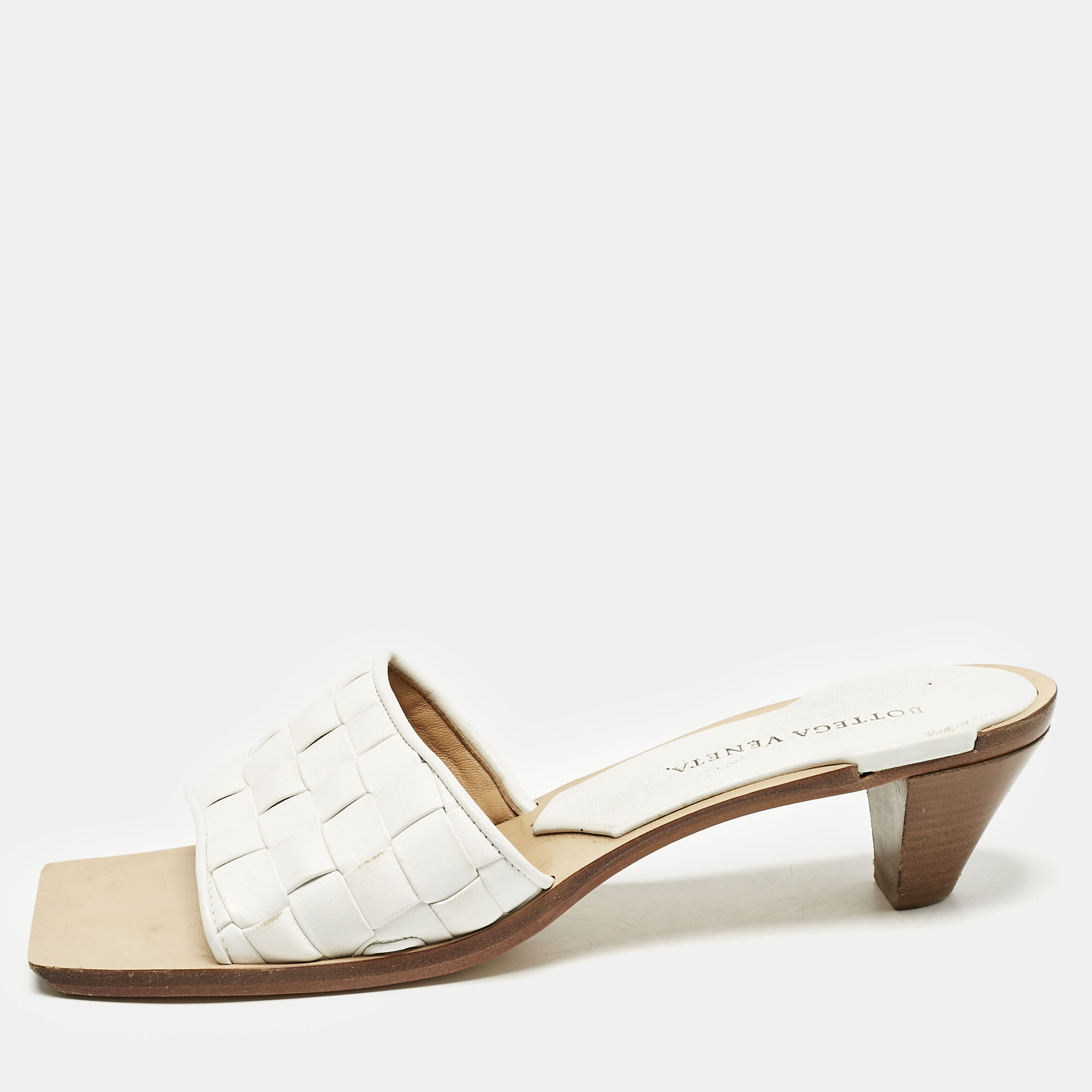 Bottega Veneta White Intrecciato Leather Square Toe Slide Sandals Size
Bottega Veneta White Intrecciato Leather Square Toe Slide Sandals Size