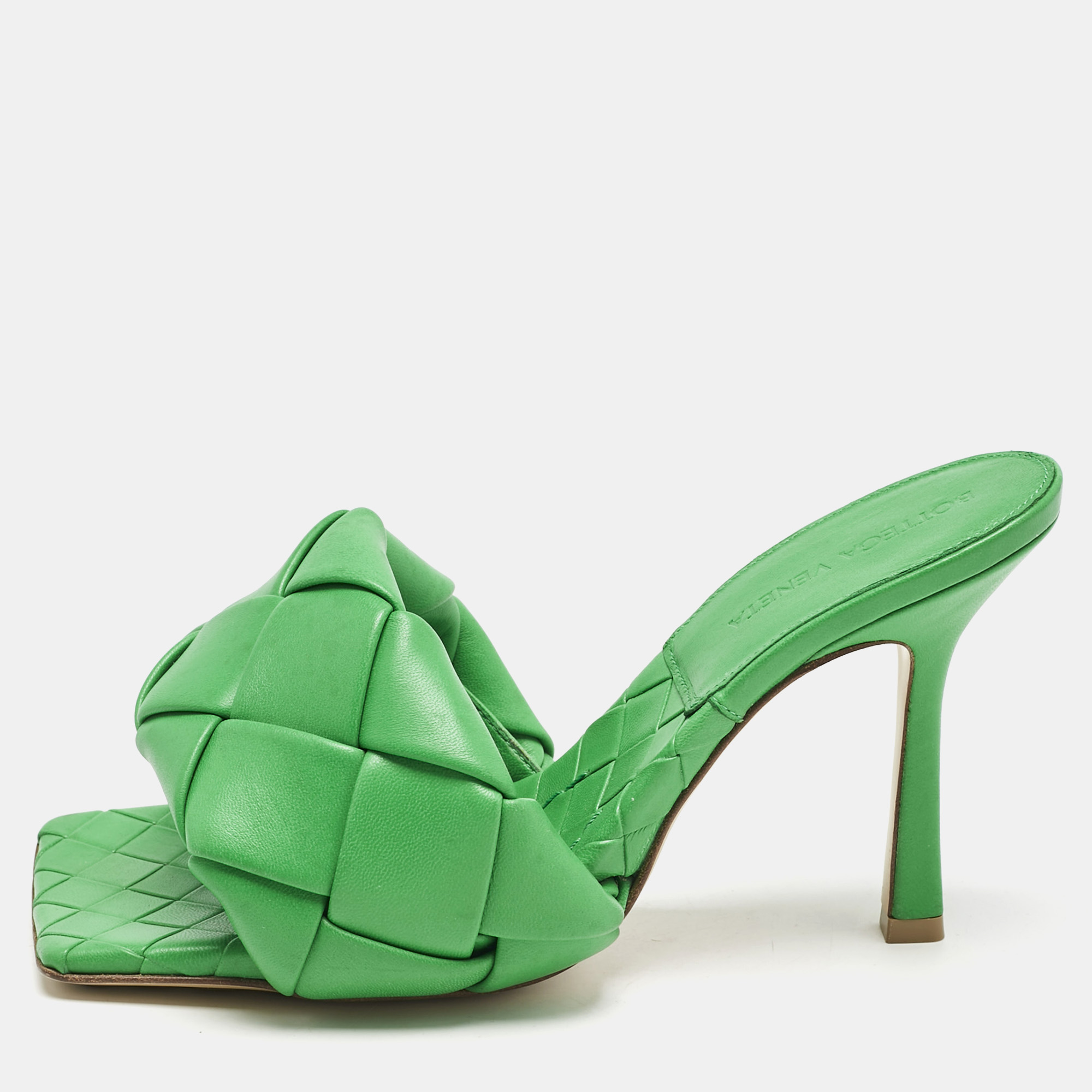 Bottega Veneta Green Intrecciato Leather Lido Slide Sandals Size
Bottega Veneta Green Intrecciato Leather Lido Slide Sandals Size