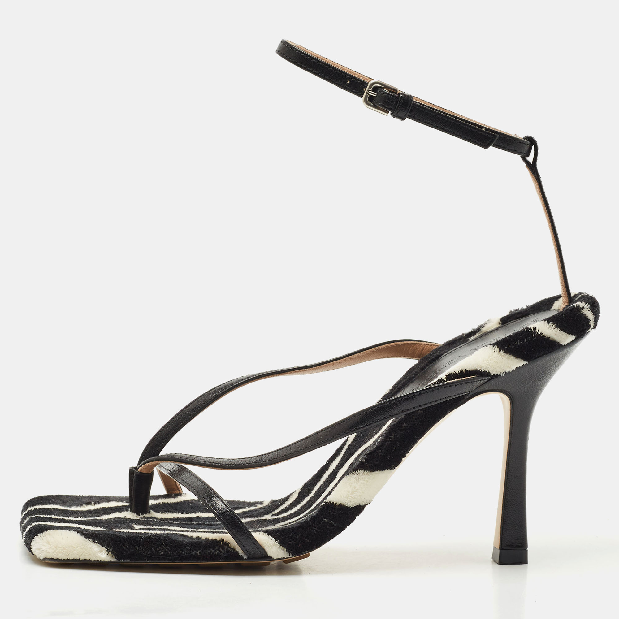 Bottega Veneta Black Leather and Fur Stretch Ankle Strap Sandals Size
Bottega Veneta Black Leather and Fur Stretch Ankle Strap Sandals Size