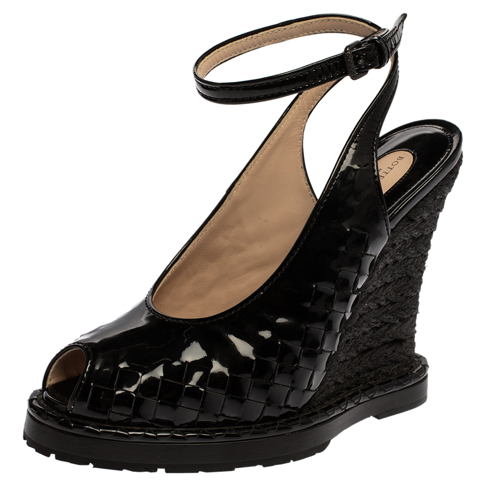 Image of Bottega Veneta Black Intrecciato Patent Leather Jute Wedge Sandals Size