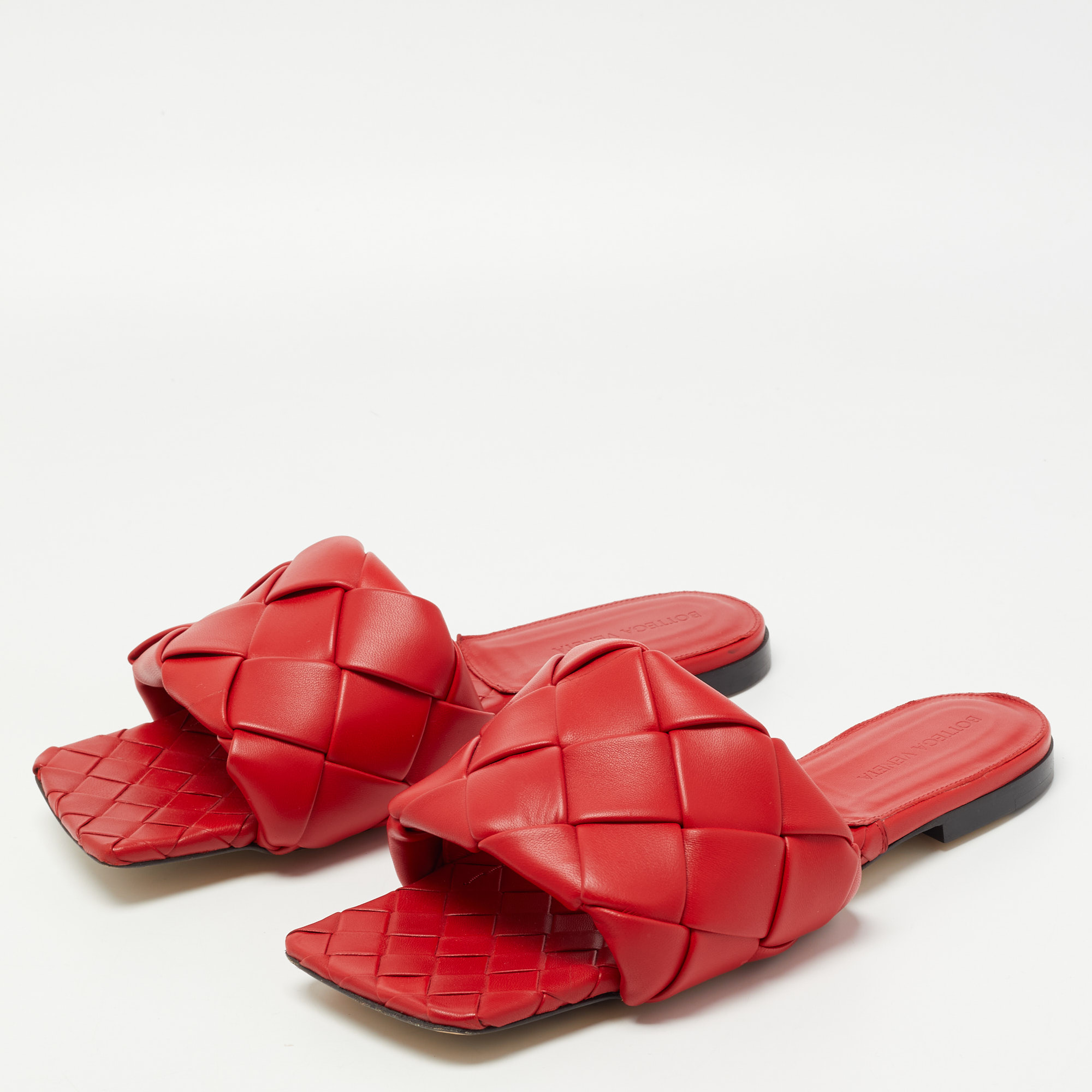

Bottega Veneta Red Intrecciato Leather Lido Slide Flats Size