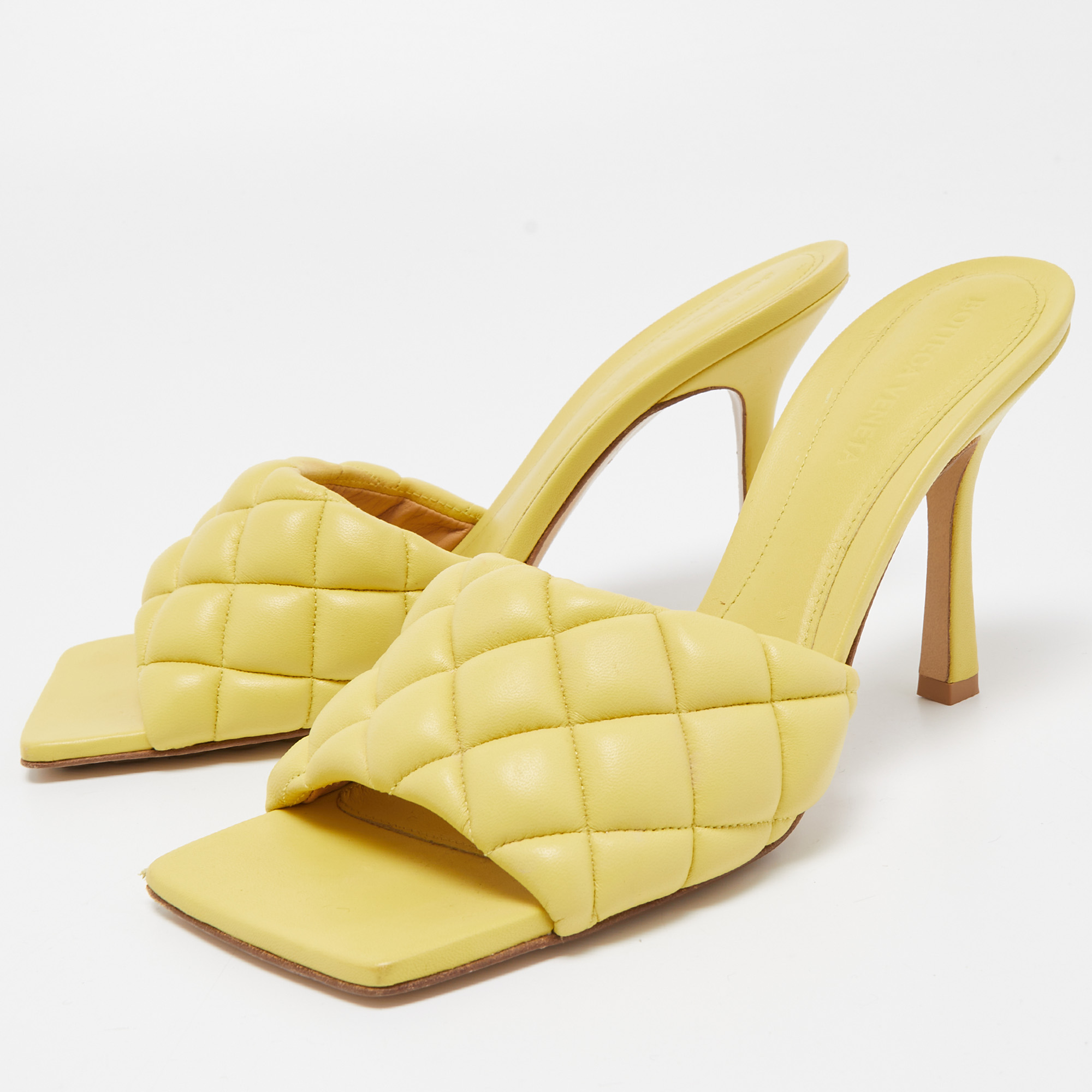 Bottega Veneta Yellow Quilted Leather Slide Sandals Size
Bottega Veneta Yellow Quilted Leather Slide Sandals Size