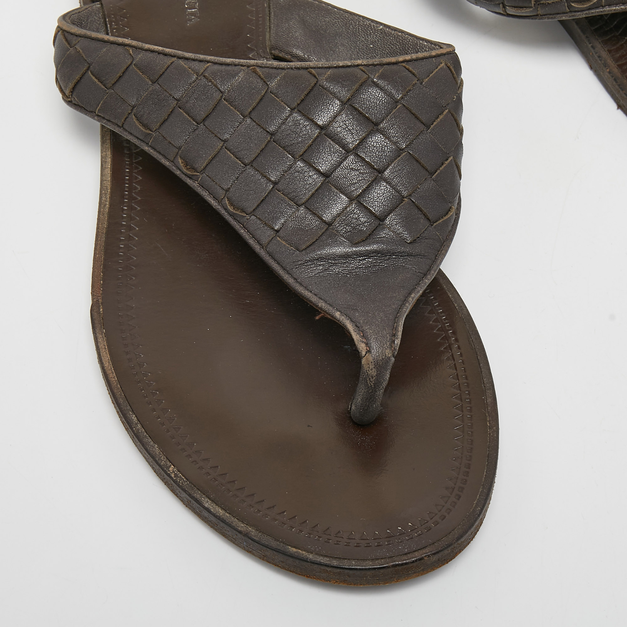 Bottega Veneta Brown Woven Leather Intrecciato Thong  Flat Sandals Size 36