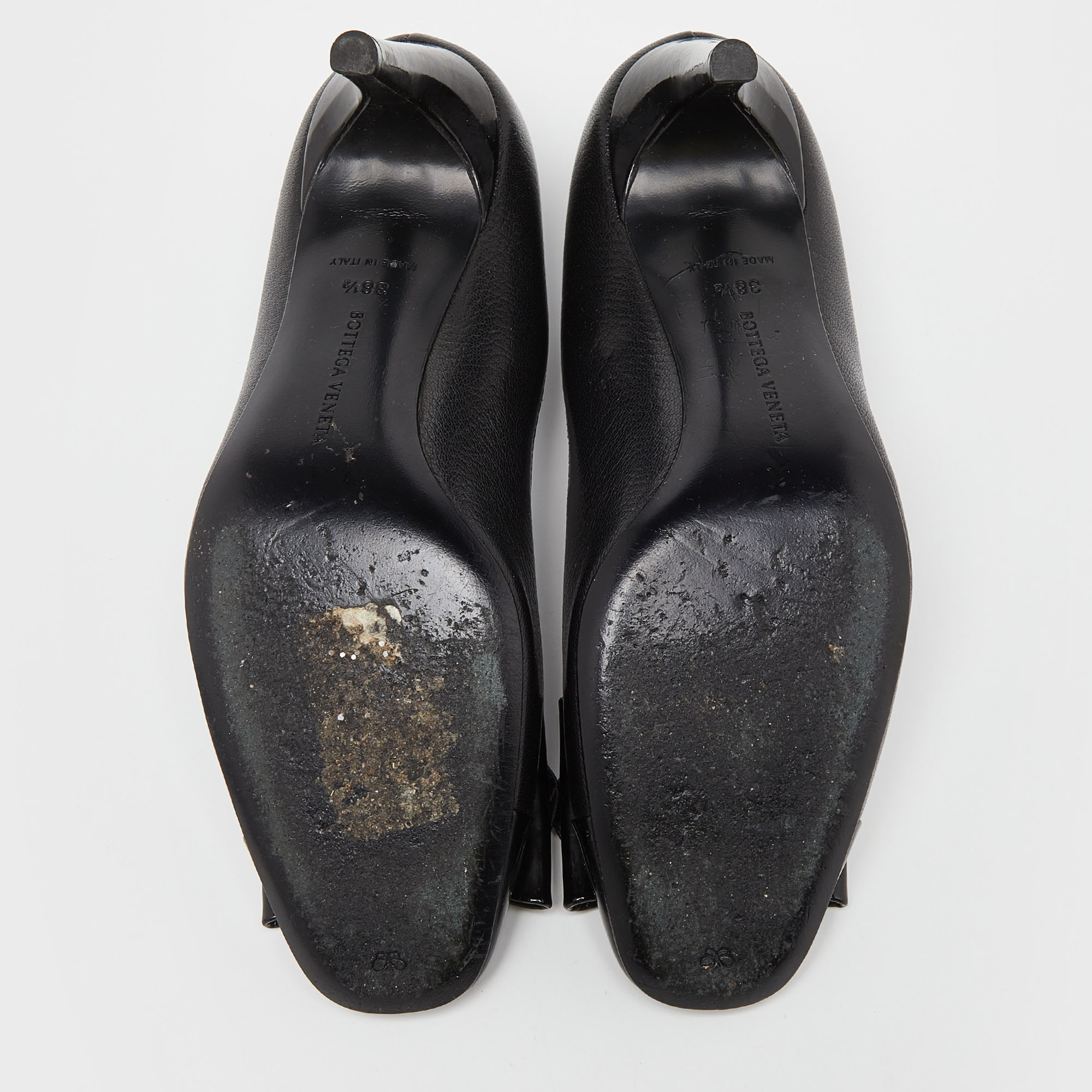 Bottega Veneta Black Leather And Patent Cap Toe Bow Pumps Size 38.5