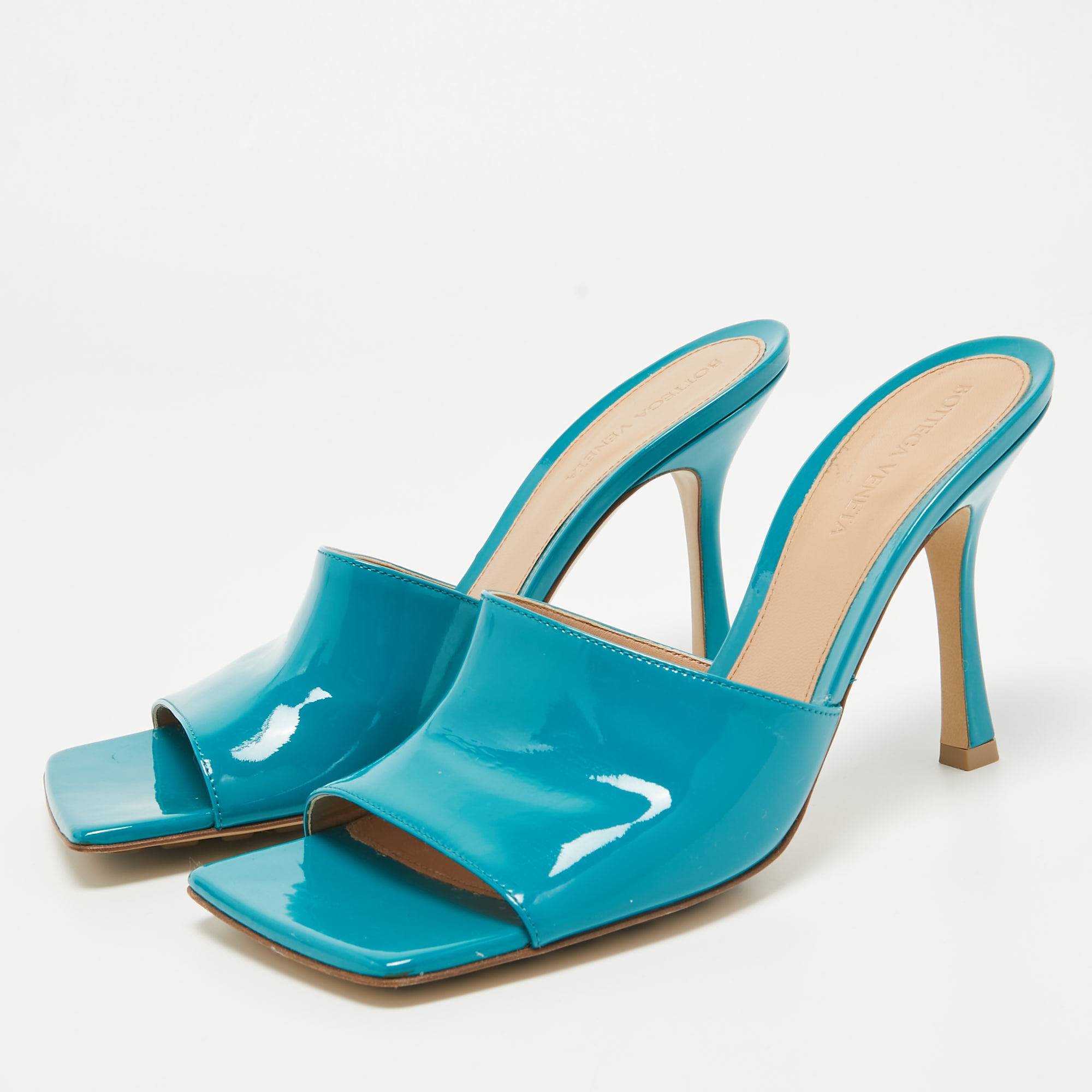Bottega Veneta Torquise Blue Patent Leather Stretch Square Toe Flat Slides Size
Bottega Veneta Torquise Blue Patent Leather Stretch Square Toe Flat Slides Size