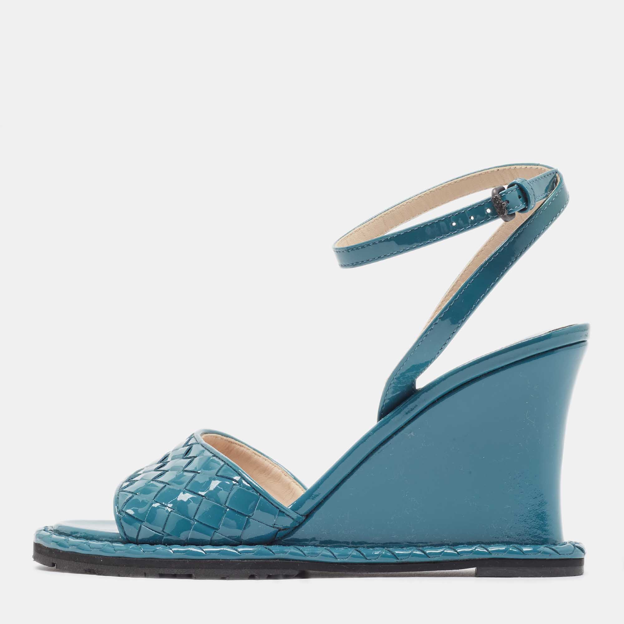Bottega veneta blue intrecciato patent leather wedge ankle strap sandals size 36