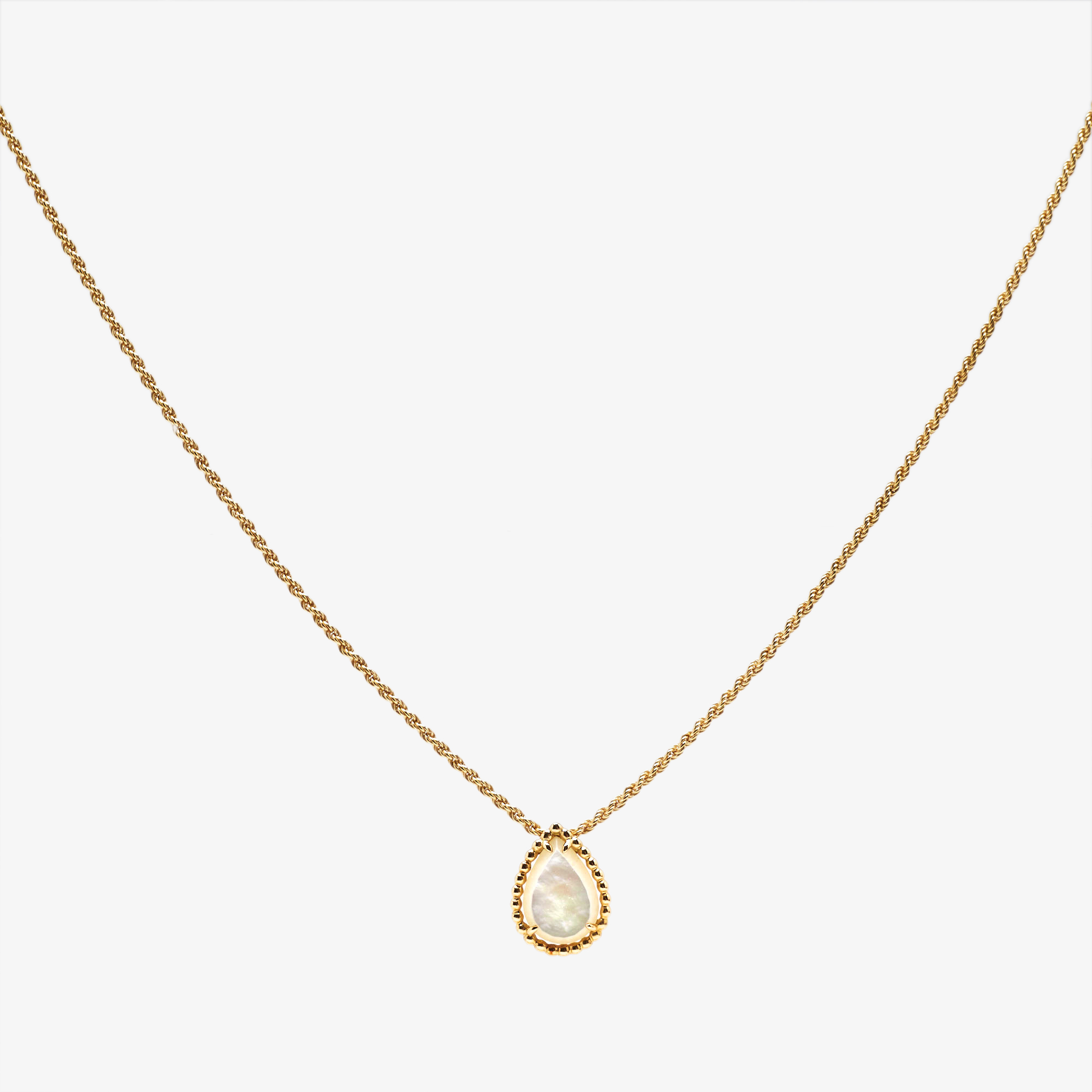 Boucheron Serpent Boheme Mother of Pearl 18k Yellow Gold Motif Necklace
Boucheron Serpent Boheme Mother of Pearl 18k Yellow Gold Motif Necklace