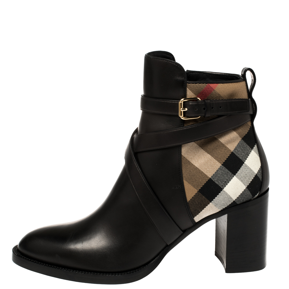Burberry Black/Beige Check Canvas And Strappy Leather House Ankle Boots Size
Burberry Black/Beige Check Canvas And Strappy Leather House Ankle Boots Size
