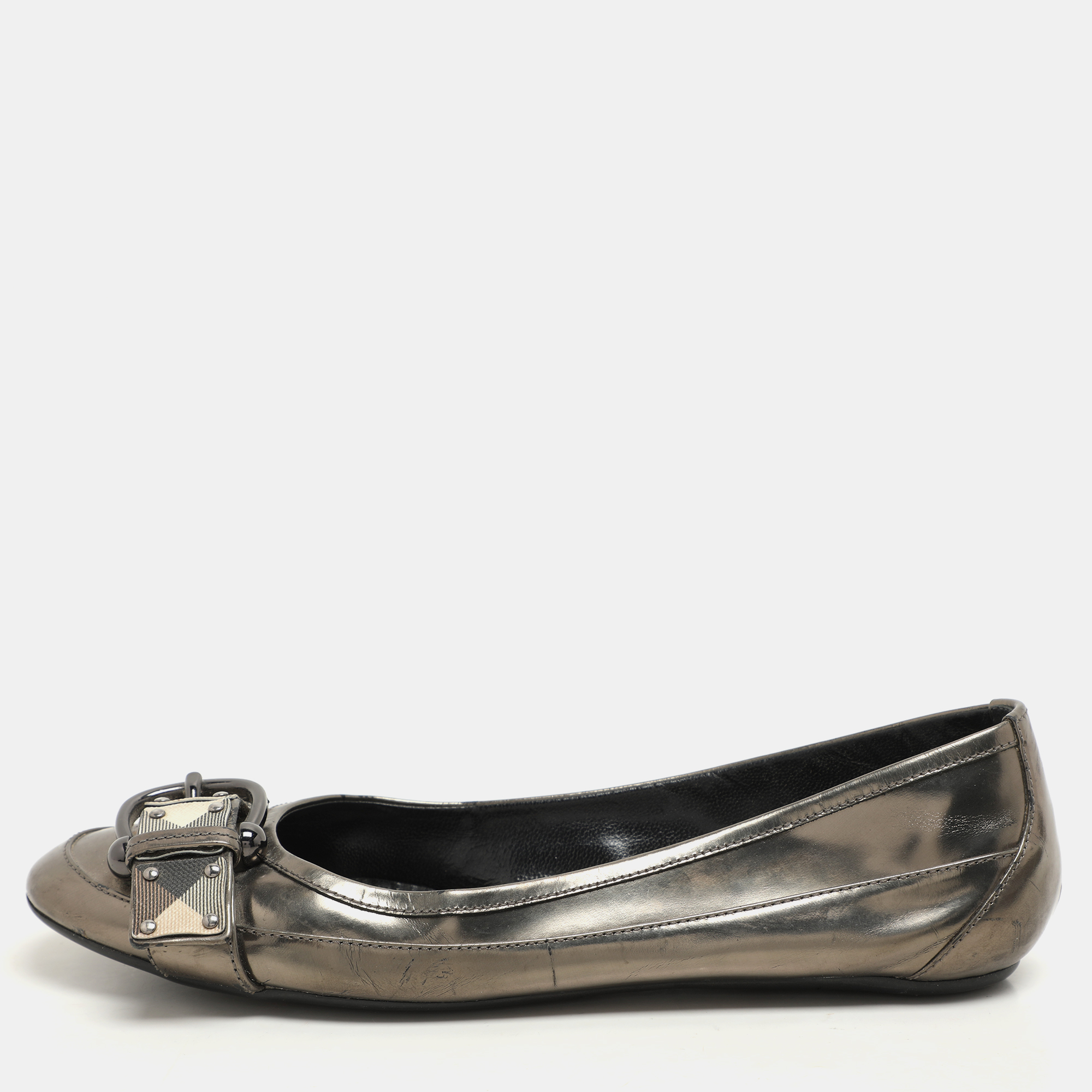 Burberry Metallic Leather and Nova Check Canvas Buckle Detail Ballet Flats Size 39
Burberry Metallic Leather and Nova Check Canvas Buckle Detail Ballet Flats Size 39