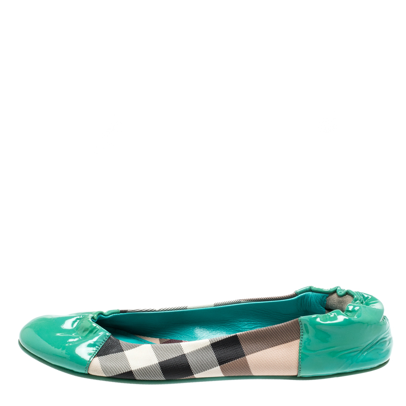 Burberry Turquoise House Check Patent Leather and PVC Cap Toe Ballet Flats Size, Green
Burberry Turquoise House Check Patent Leather and PVC Cap Toe Ballet Flats Size, Green