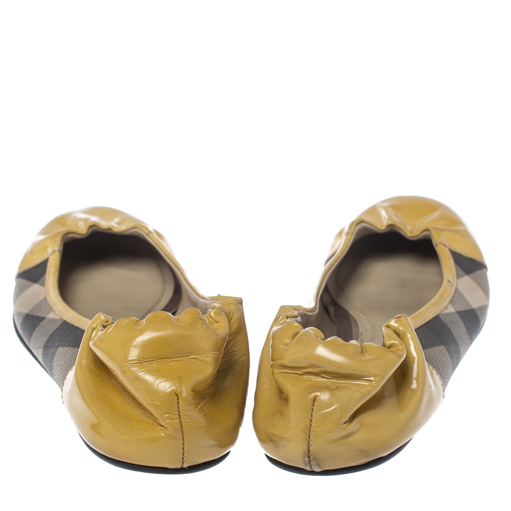 Burberry Beige Patent Leather And Nova Check Canvas Scrunch Ballet Flats Size 37