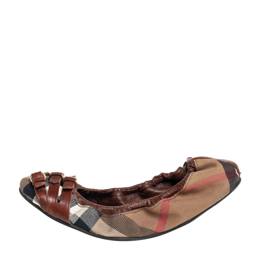 Burberry Brown House Check Canvas and Leather Falcony Scrunch Ballet Flats Size
Burberry Brown House Check Canvas and Leather Falcony Scrunch Ballet Flats Size