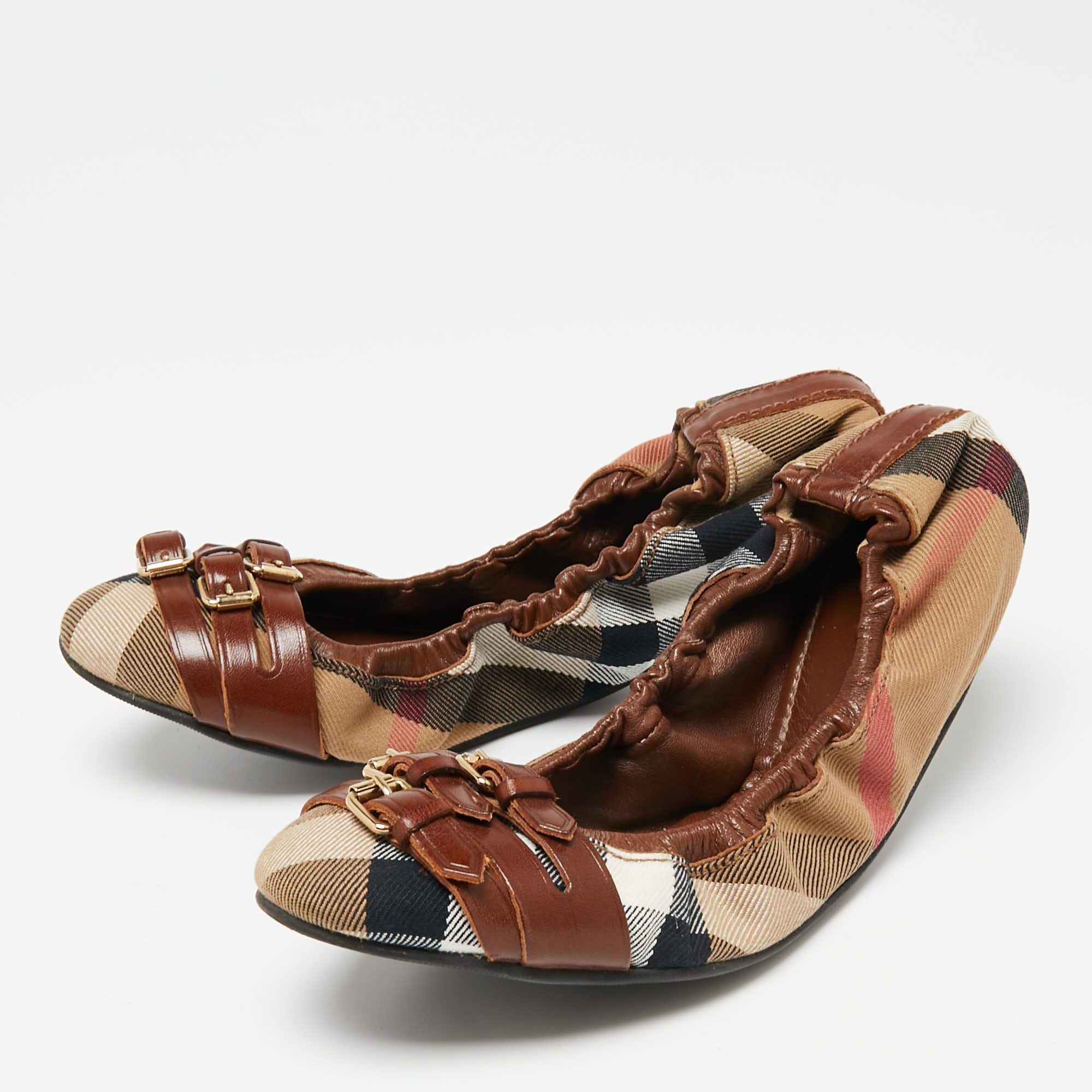 Burberry Brown/Beige House Check Canvas and Leather Falcony Scrunch Ballet Flats Size
Burberry Brown/Beige House Check Canvas and Leather Falcony Scrunch Ballet Flats Size
