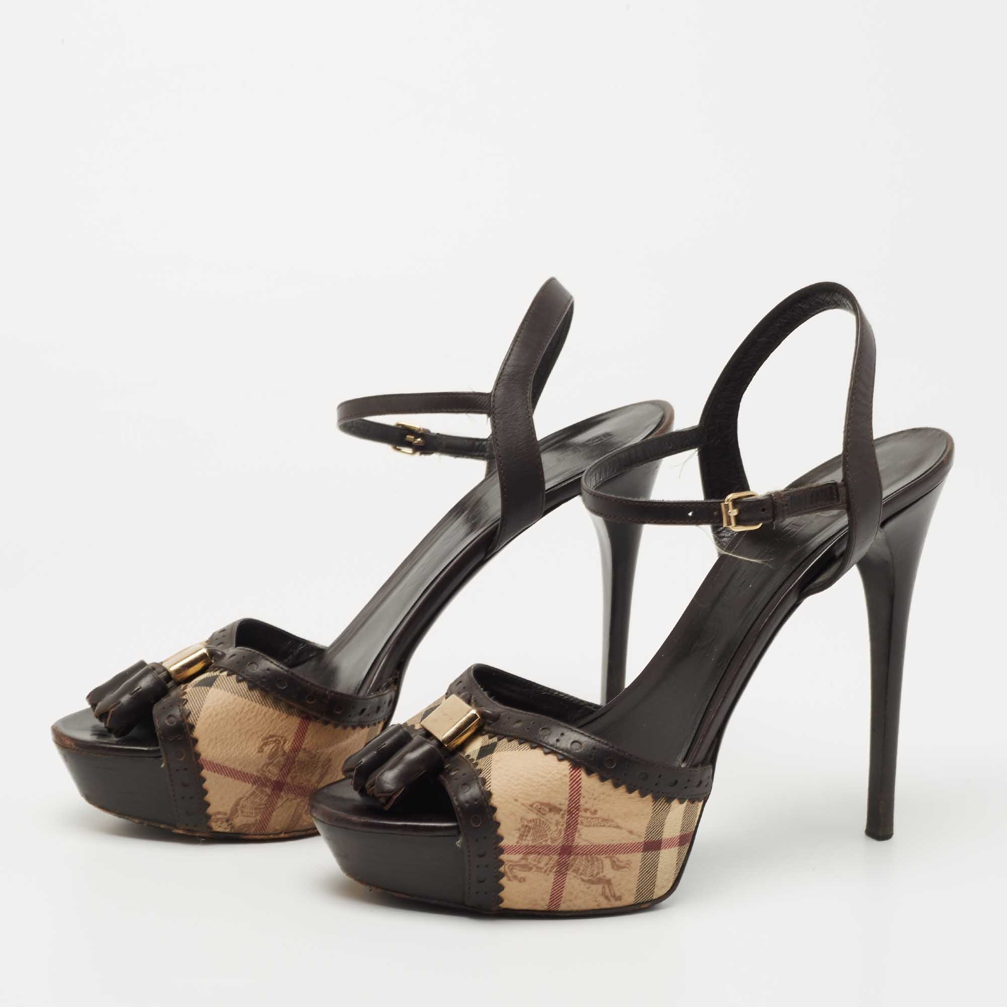 Burberry Brown/Beige Leather and Nova Check Canvas Platform Ankle Strap Sandals Size
Burberry Brown/Beige Leather and Nova Check Canvas Platform Ankle Strap Sandals Size
