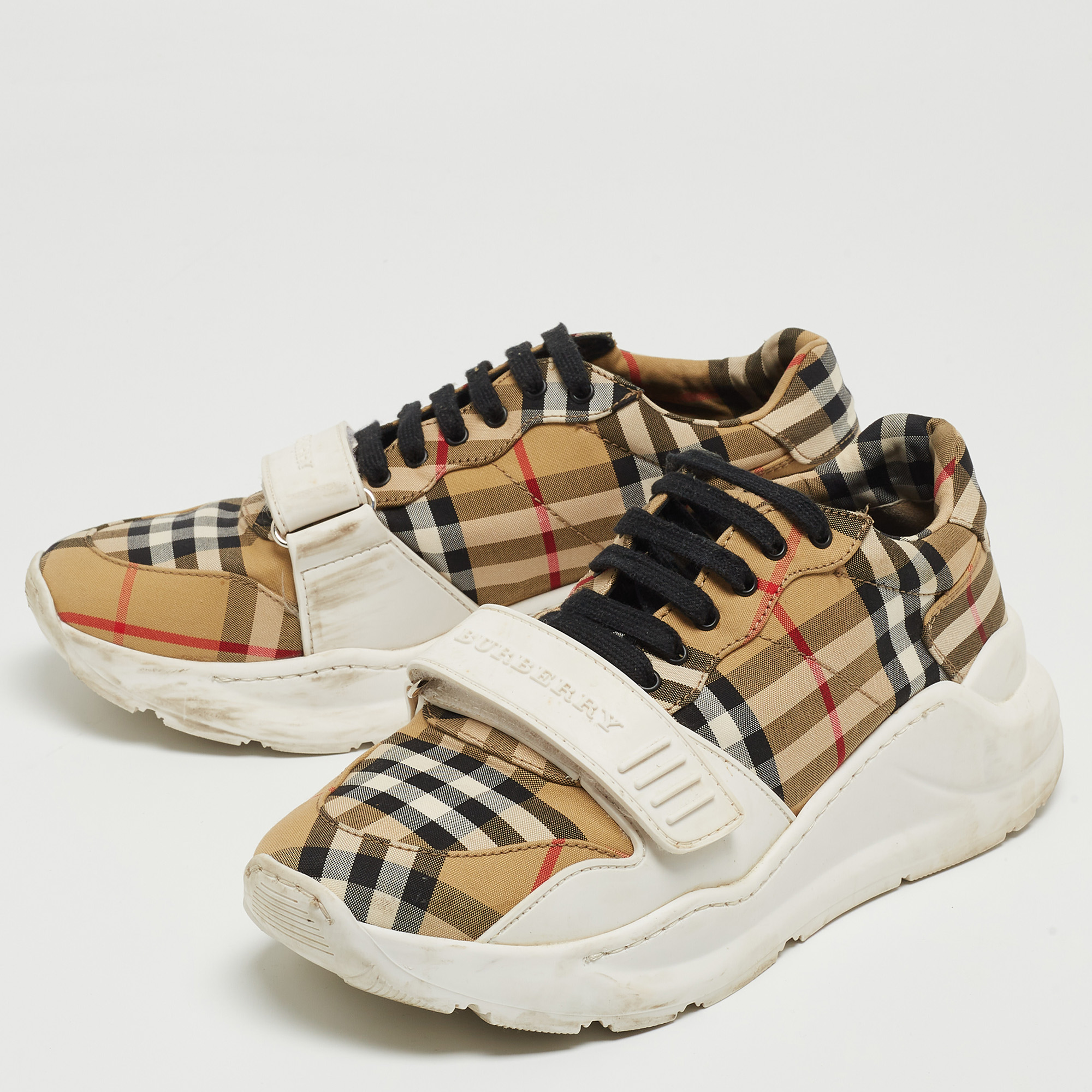 Burberry Multicolor Vintage Check Fabric and Rubber Velcro Low Top Sneakers Size
Burberry Multicolor Vintage Check Fabric and Rubber Velcro Low Top Sneakers Size