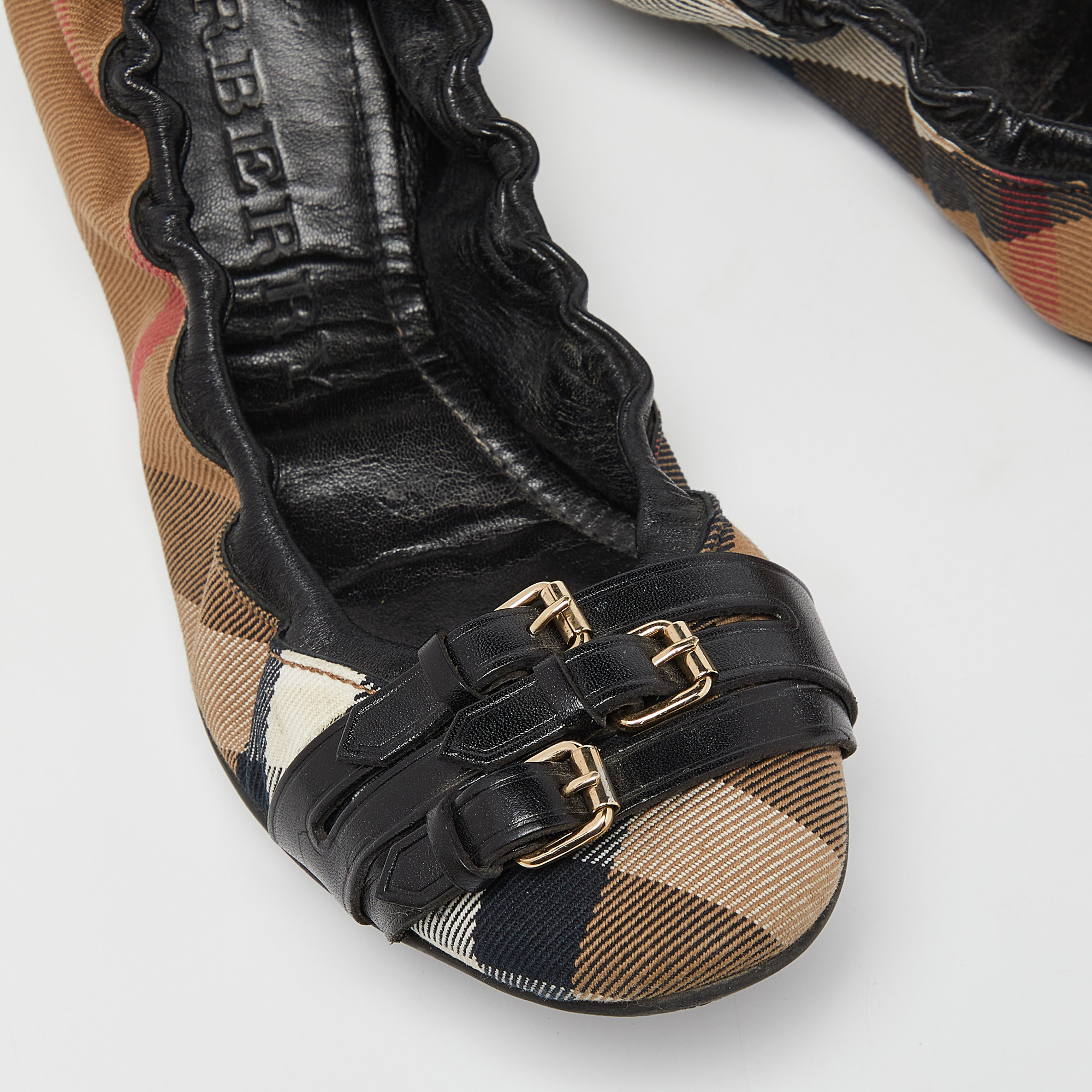 Burberry Beige/Black Novacheck Canvas And Leather Buckle Scrunch Ballet Flats Size 40