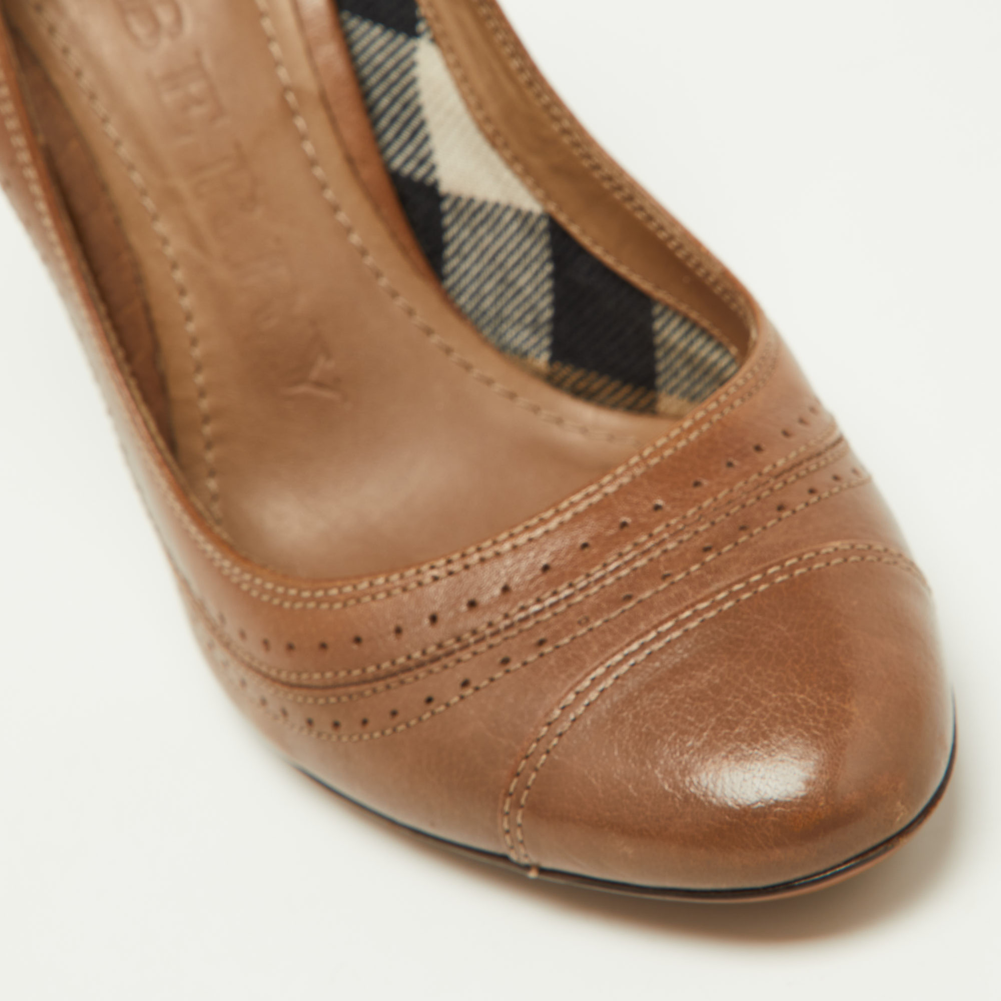 Burberry Brown Leather Round Toe Pumps Size 36