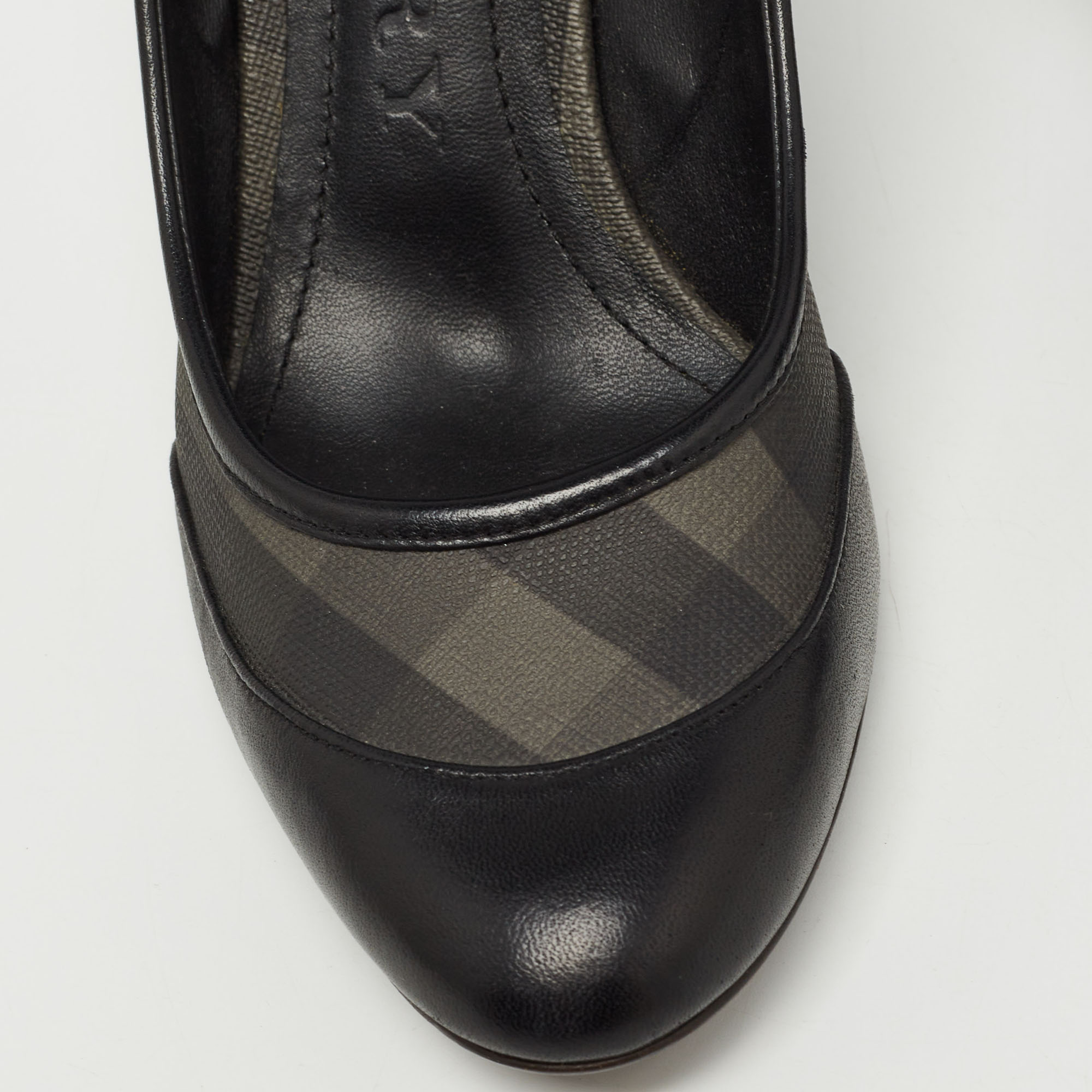 Burberry Black Check Canvas And Leather Round Toe  Pumps Size 39