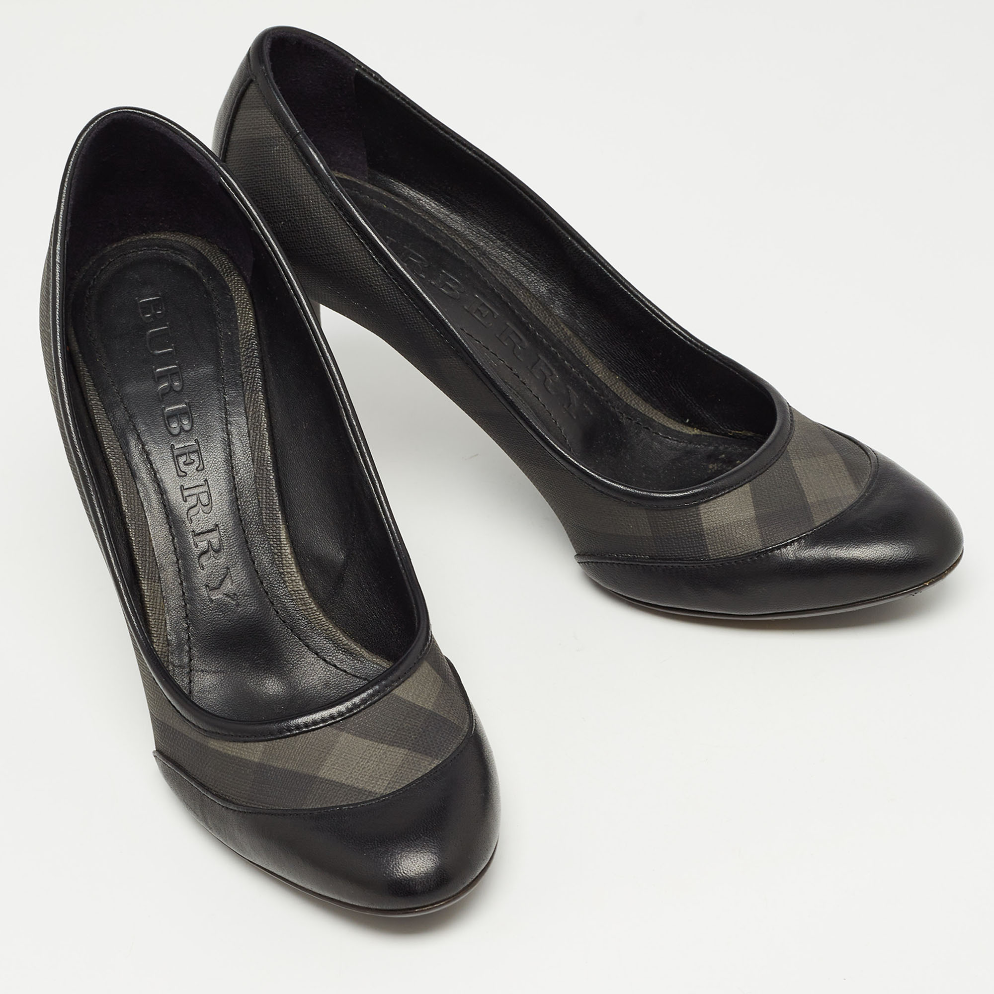 Burberry Black Check Canvas And Leather Round Toe  Pumps Size 39