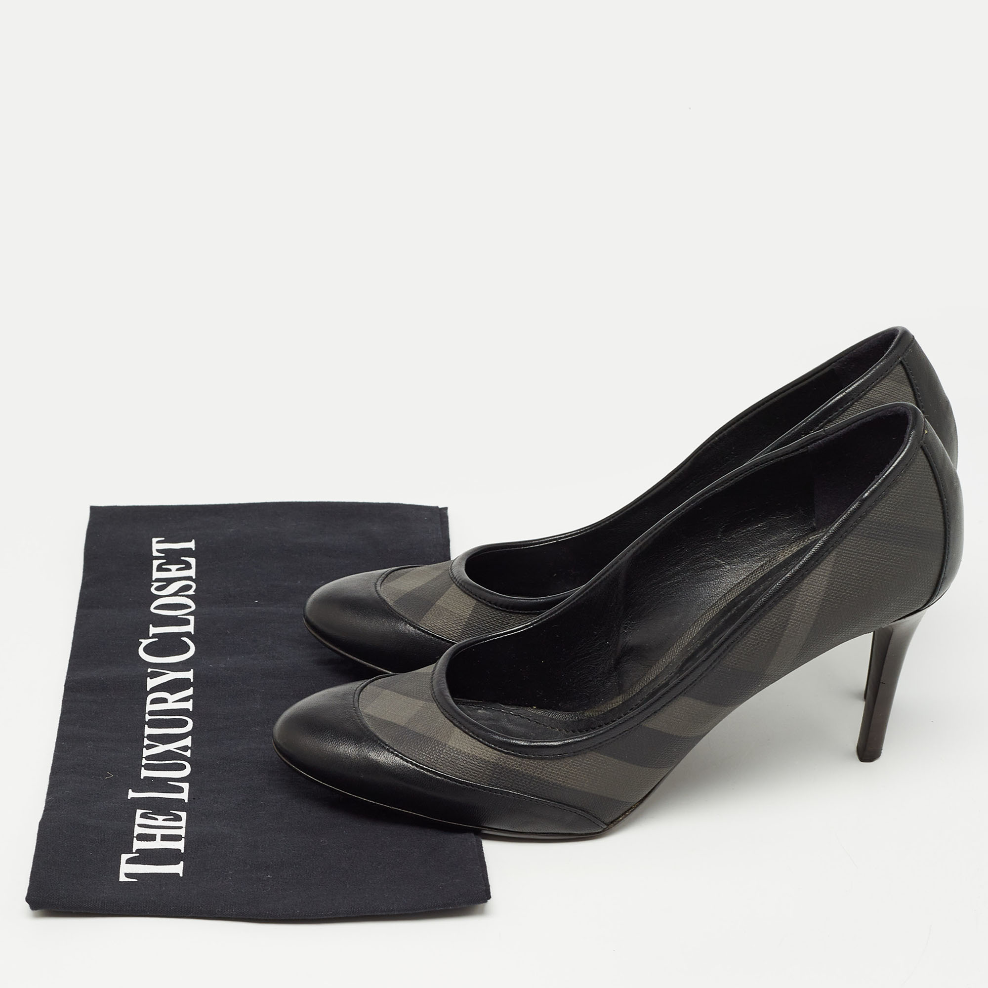 Burberry Black Check Canvas And Leather Round Toe  Pumps Size 39