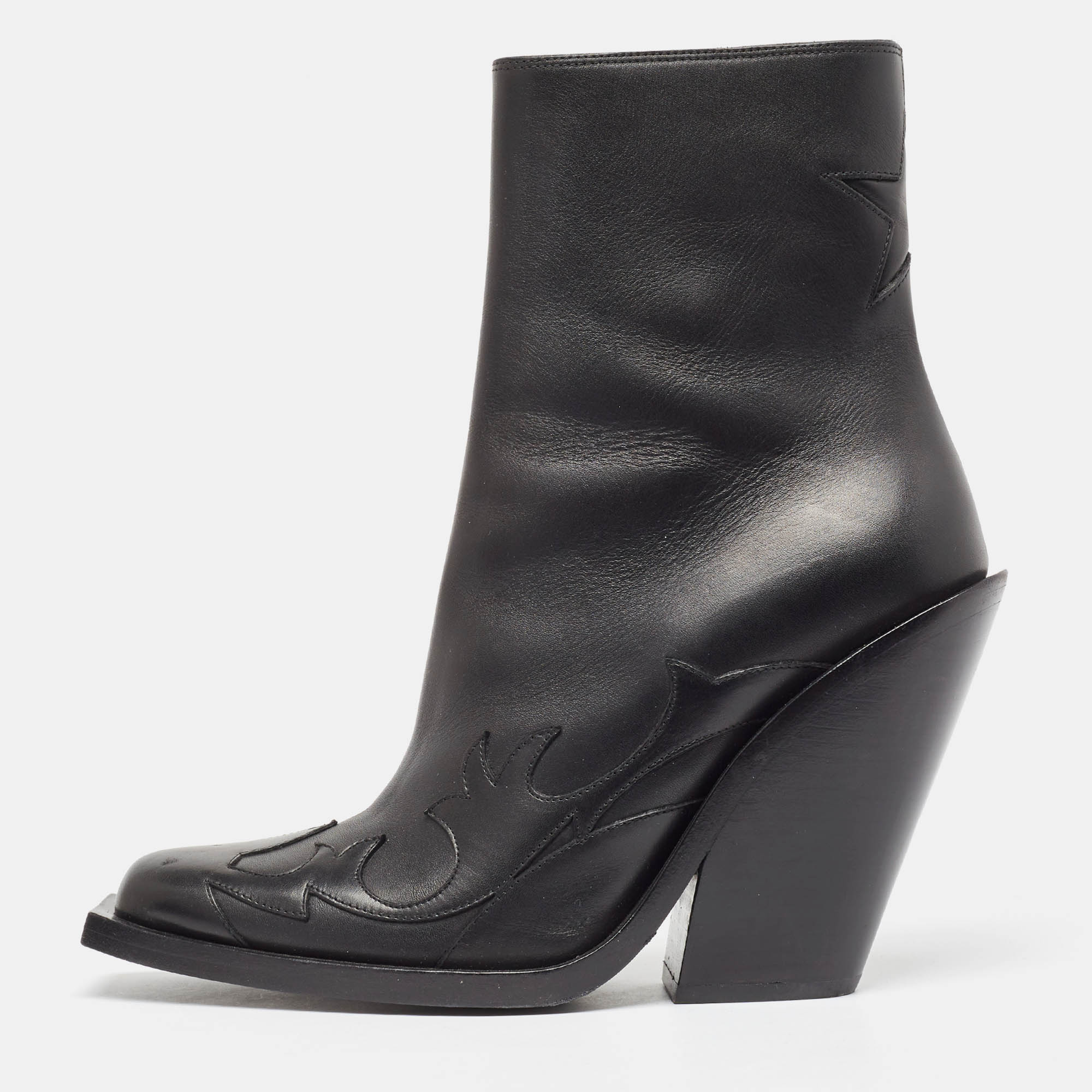 Burberry black leather ankle boots size 39