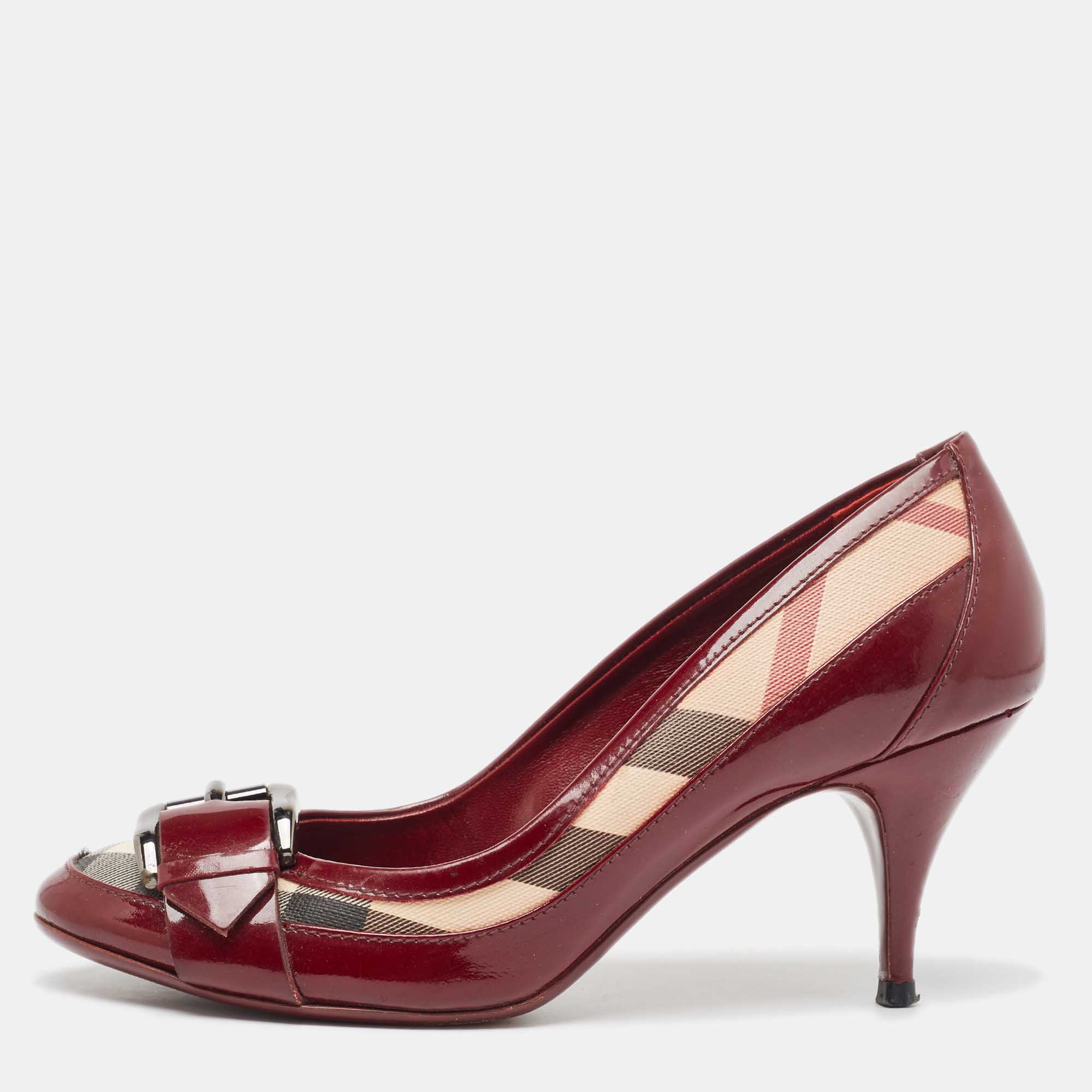 Burberry burgundy/beige  patent and canvas buckle pumps size 39