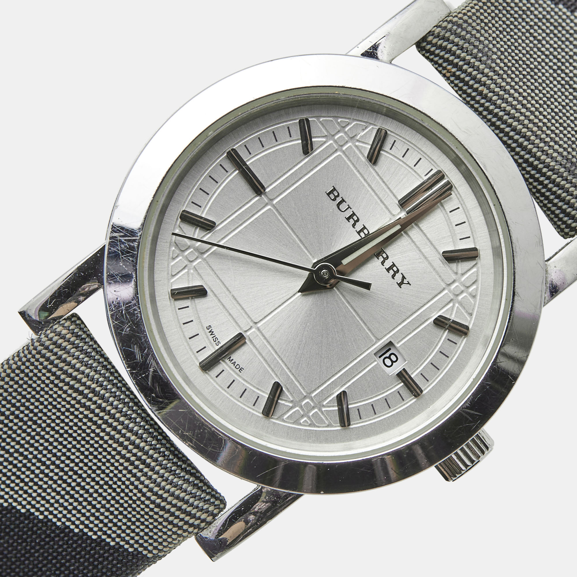 Burberry Silver Stainless Steel Canvas BU1386 Women's Wristwatch 28 Mm