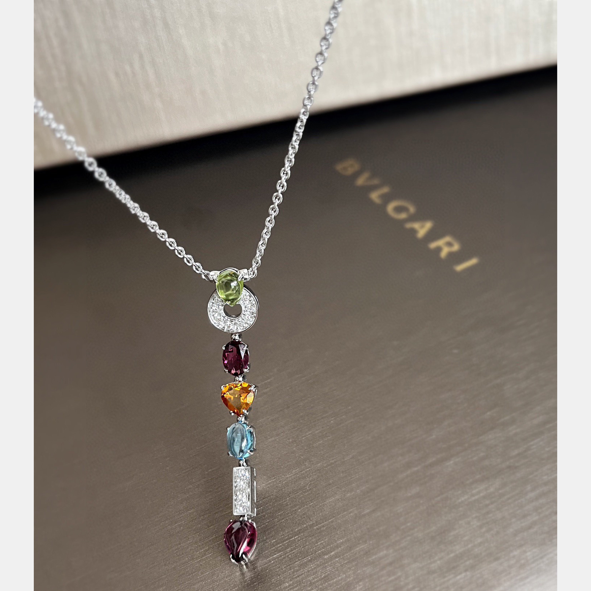 Bvlgari 18K White Gold Multicolor Gemstone Divas’ Dream Pendant Necklace
Bvlgari 18K White Gold Multicolor Gemstone Divas’ Dream Pendant Necklace